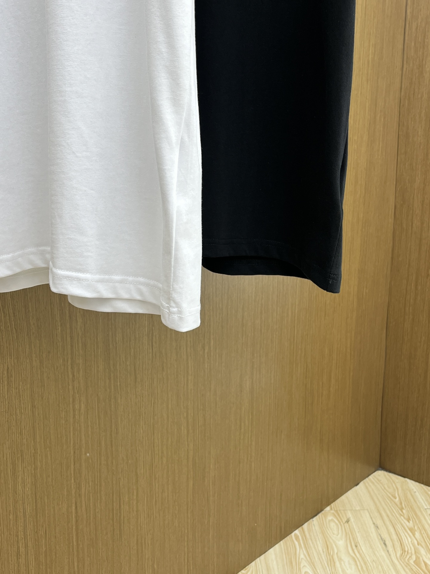 新品 Mon 🔥🔥春夏新款男女同款👫短袖圆领T恤，极具个性高级风，标志logo印花工艺设计！定制纯棉面料