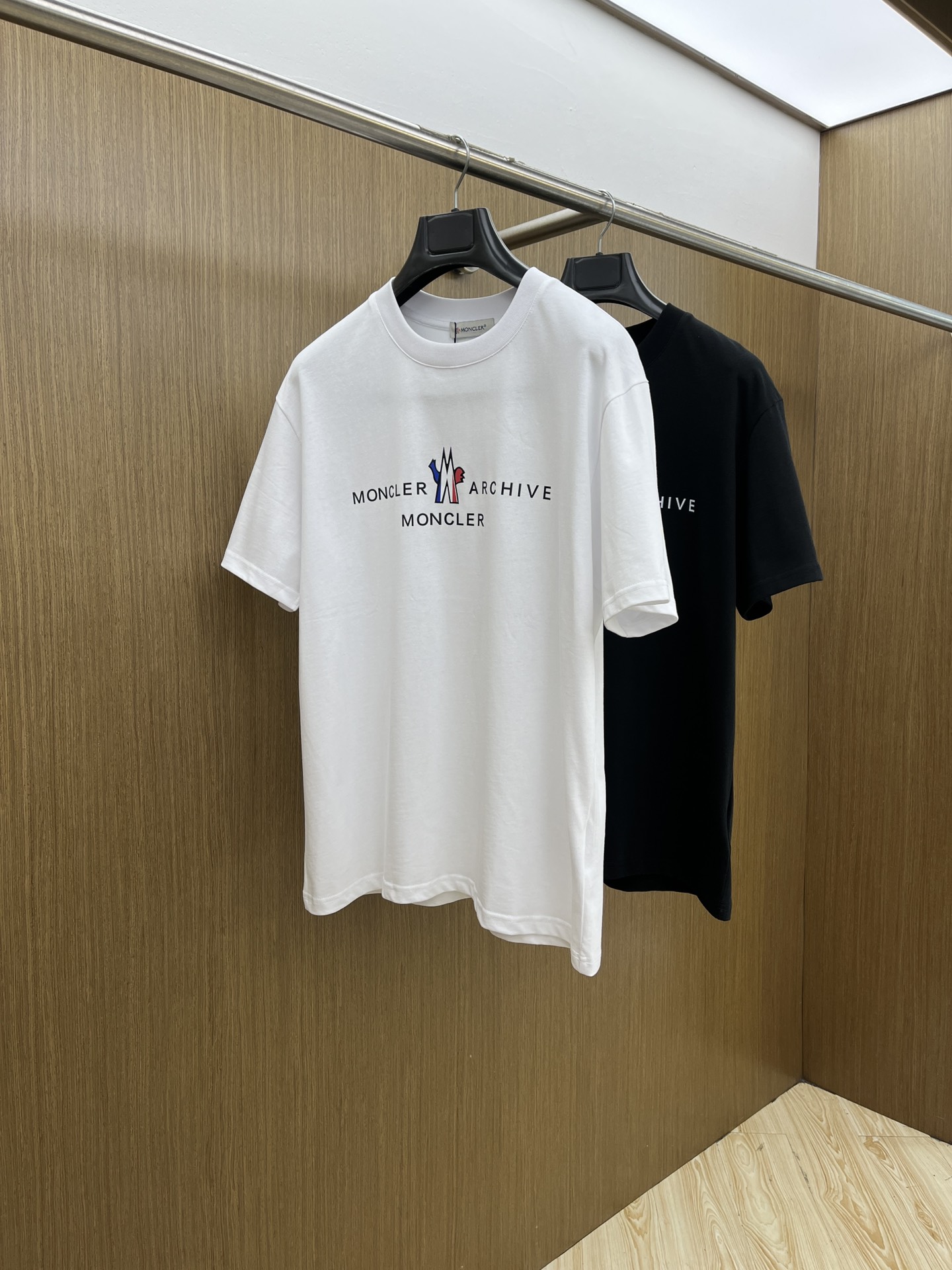 新品 Mon 🔥🔥春夏新款男女同款👫短袖圆领T恤，极具个性高级风，标志logo印花工艺设计！定制纯棉面料