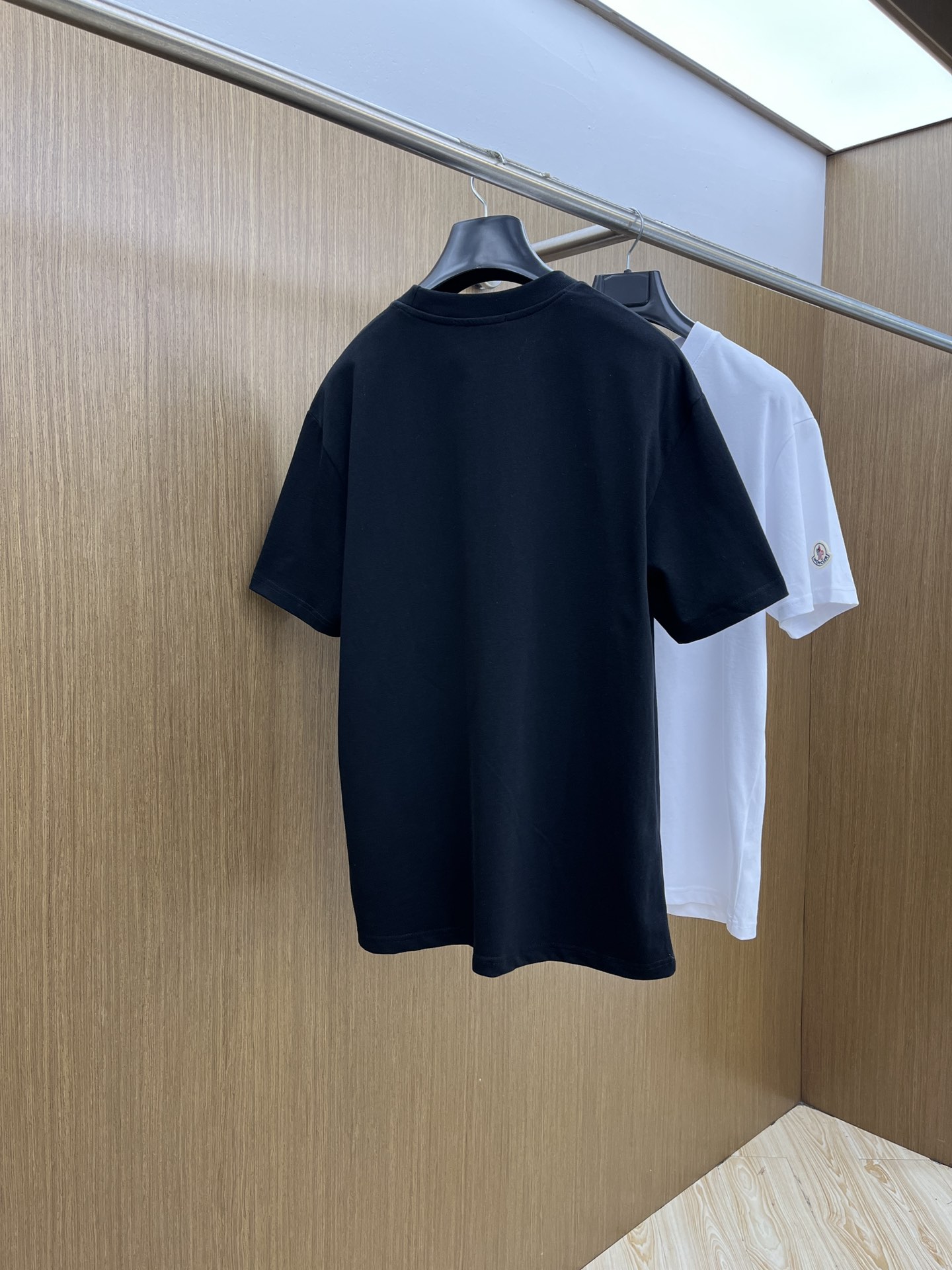 新品 Mon 🔥🔥春夏新款男女同款👫短袖圆领T恤，极具个性高级风，标志logo印花工艺设计！定制纯棉面料