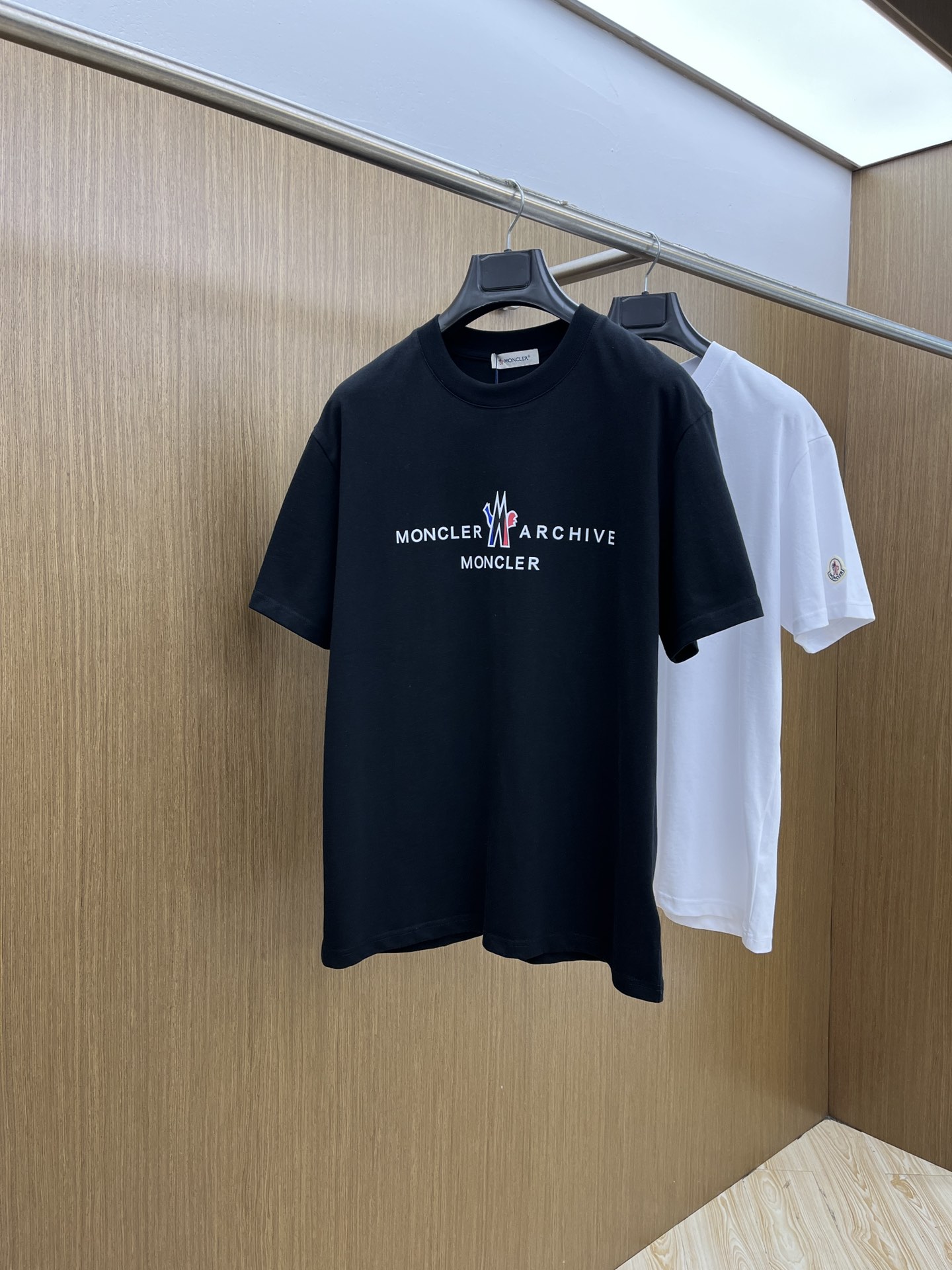 新品 Mon 🔥🔥春夏新款男女同款👫短袖圆领T恤，极具个性高级风，标志logo印花工艺设计！定制纯棉面料