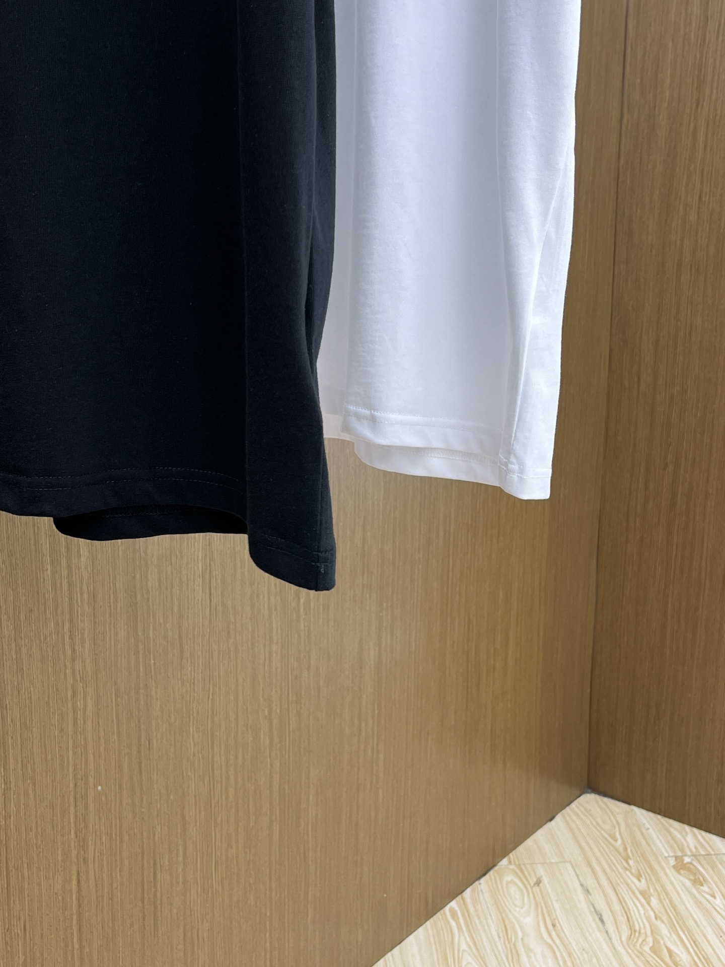 新品 Mon 🔥🔥春夏新款男女同款👫短袖圆领T恤，极具个性高级风，标志logo印花工艺设计！定制纯棉面料