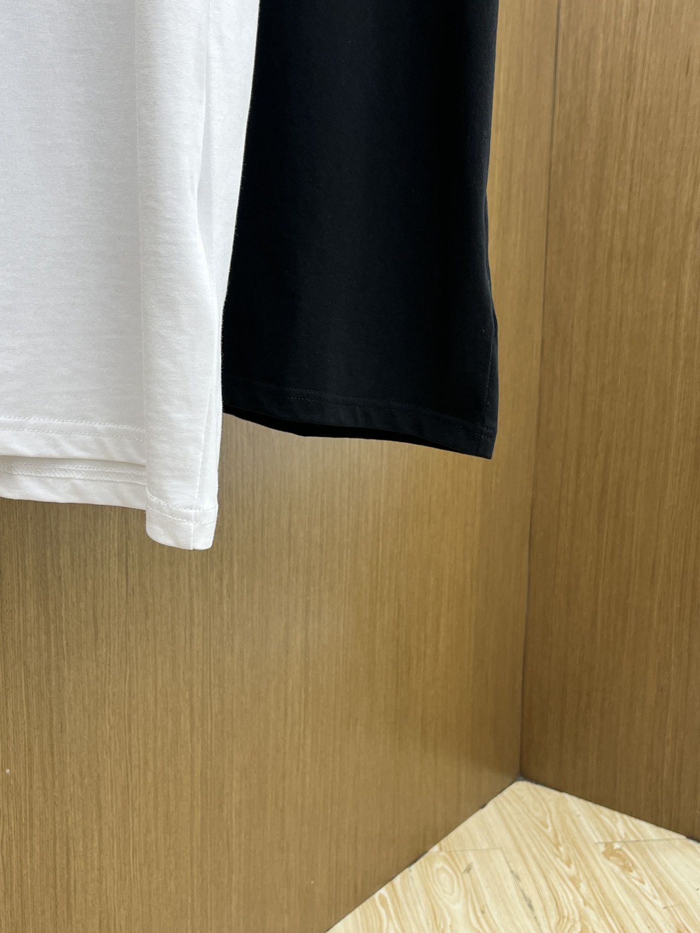 新品 Mon 🔥🔥春夏新款男女同款👫短袖圆领T恤，极具个性高级风，标志logo印花工艺设计！定制纯棉面料