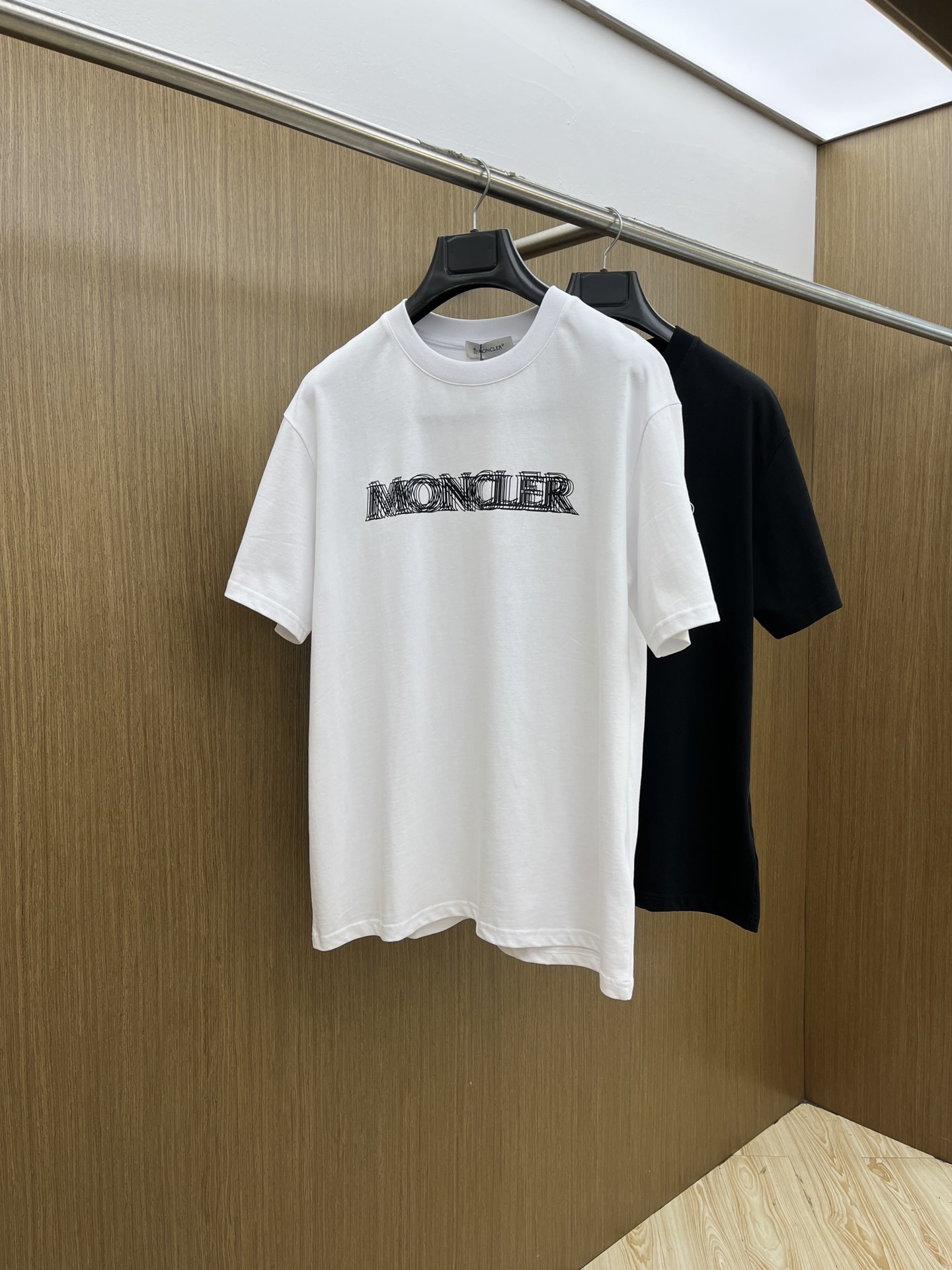 新品 Mon 🔥🔥春夏新款男女同款👫短袖圆领T恤，极具个性高级风，标志logo印花工艺设计！定制纯棉面料