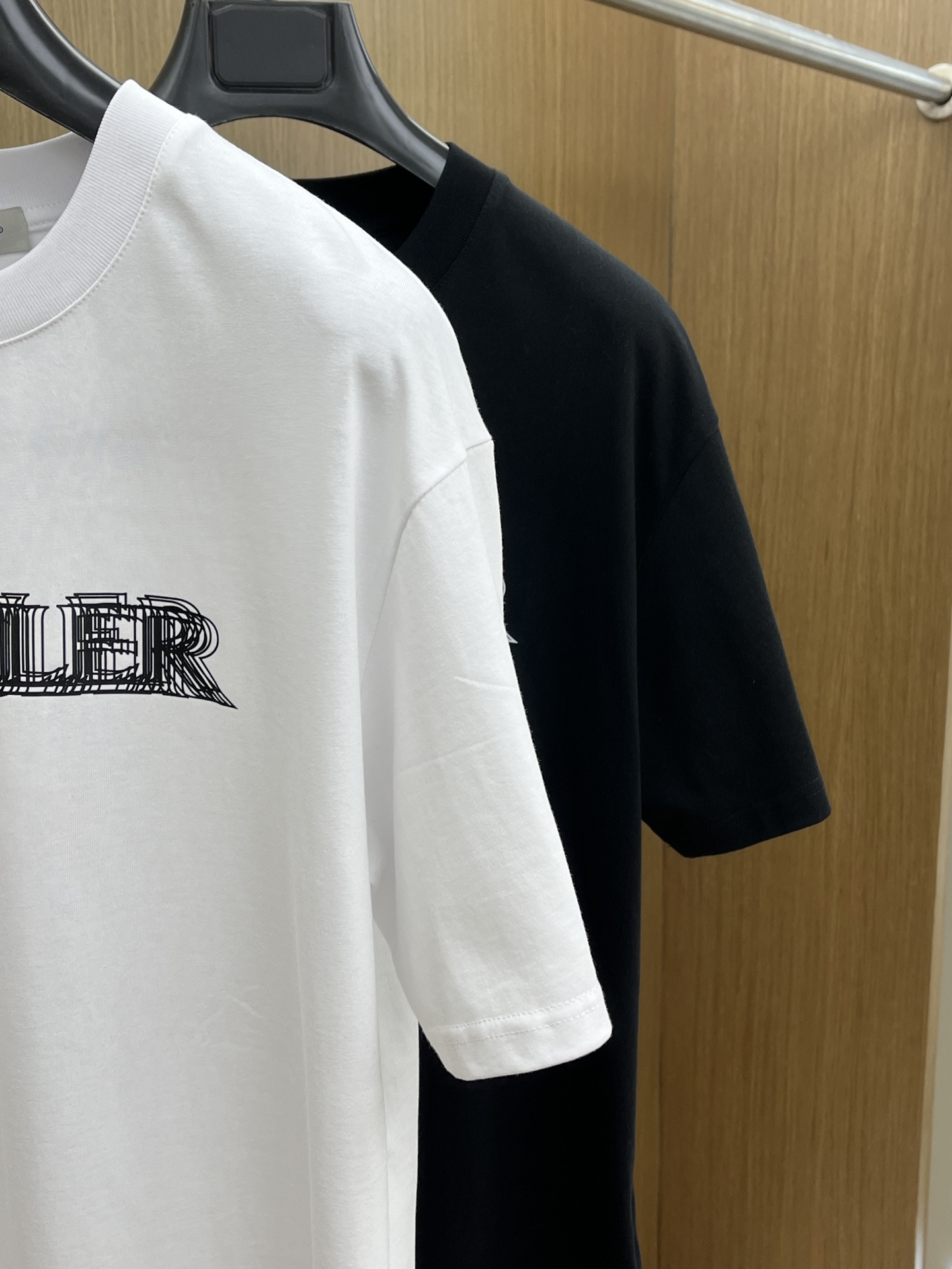 新品 Mon 🔥🔥春夏新款男女同款👫短袖圆领T恤，极具个性高级风，标志logo印花工艺设计！定制纯棉面料