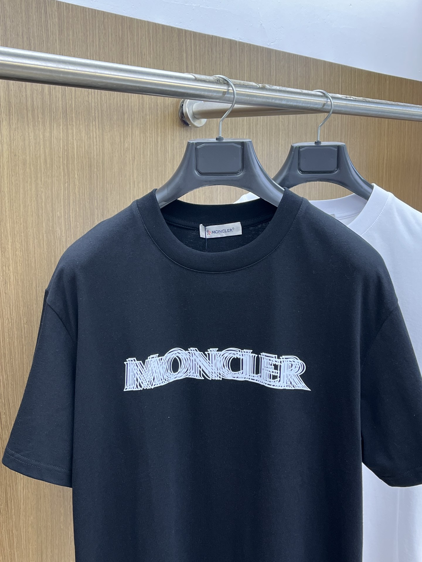 新品 Mon 🔥🔥春夏新款男女同款👫短袖圆领T恤，极具个性高级风，标志logo印花工艺设计！定制纯棉面料