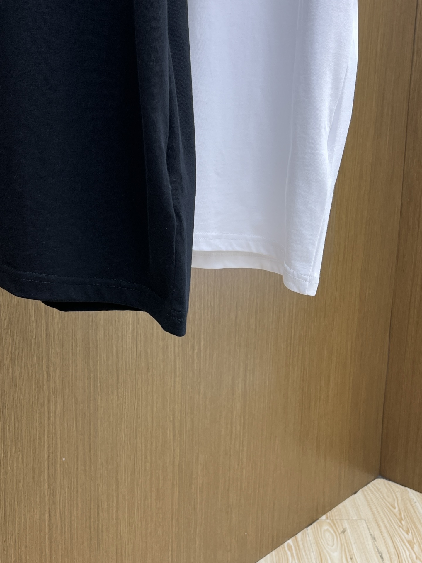 新品 Mon 🔥🔥春夏新款男女同款👫短袖圆领T恤，极具个性高级风，标志logo印花工艺设计！定制纯棉面料