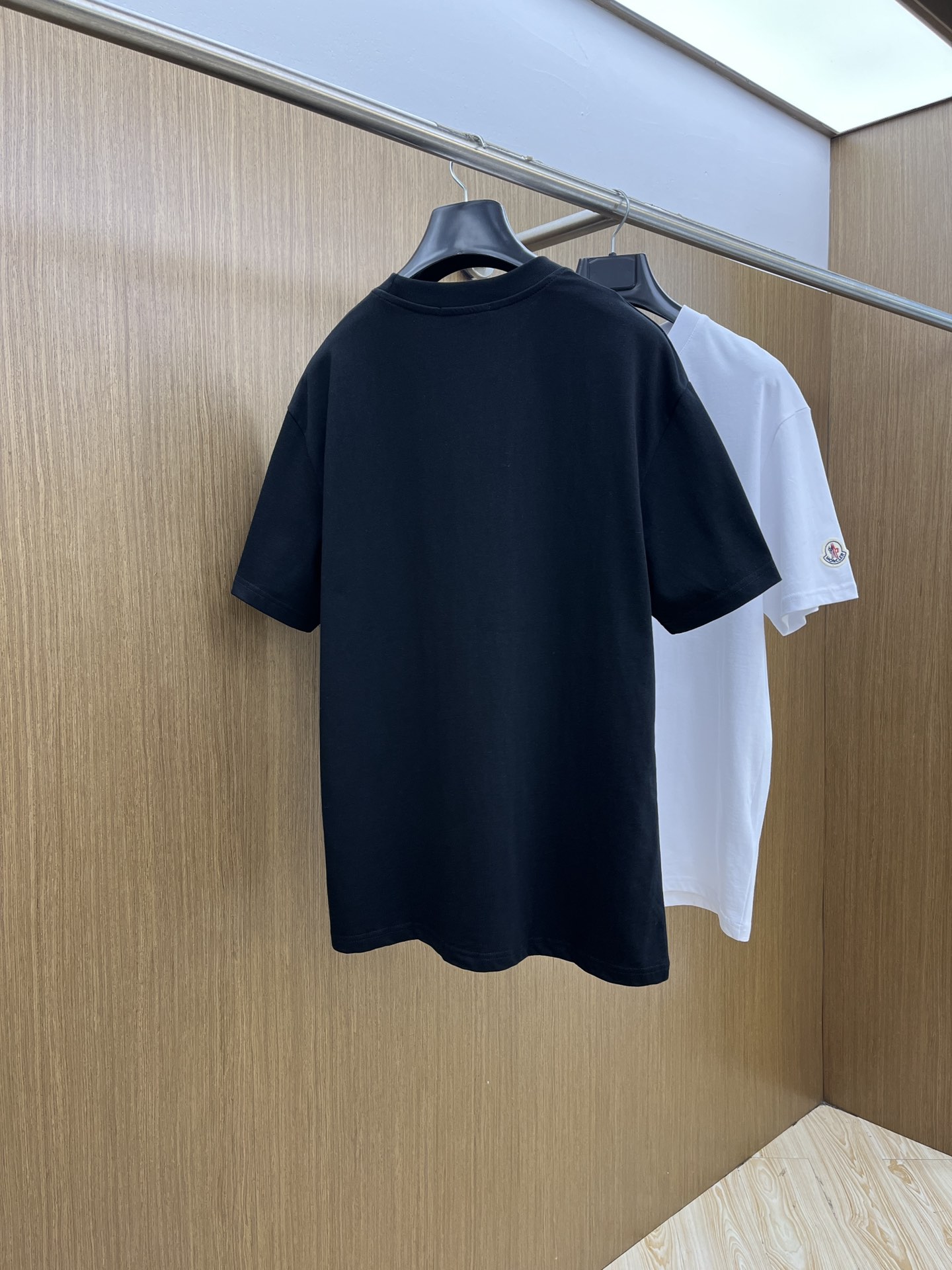 新品 Mon 🔥🔥春夏新款男女同款👫短袖圆领T恤，极具个性高级风，标志logo印花工艺设计！定制纯棉面料