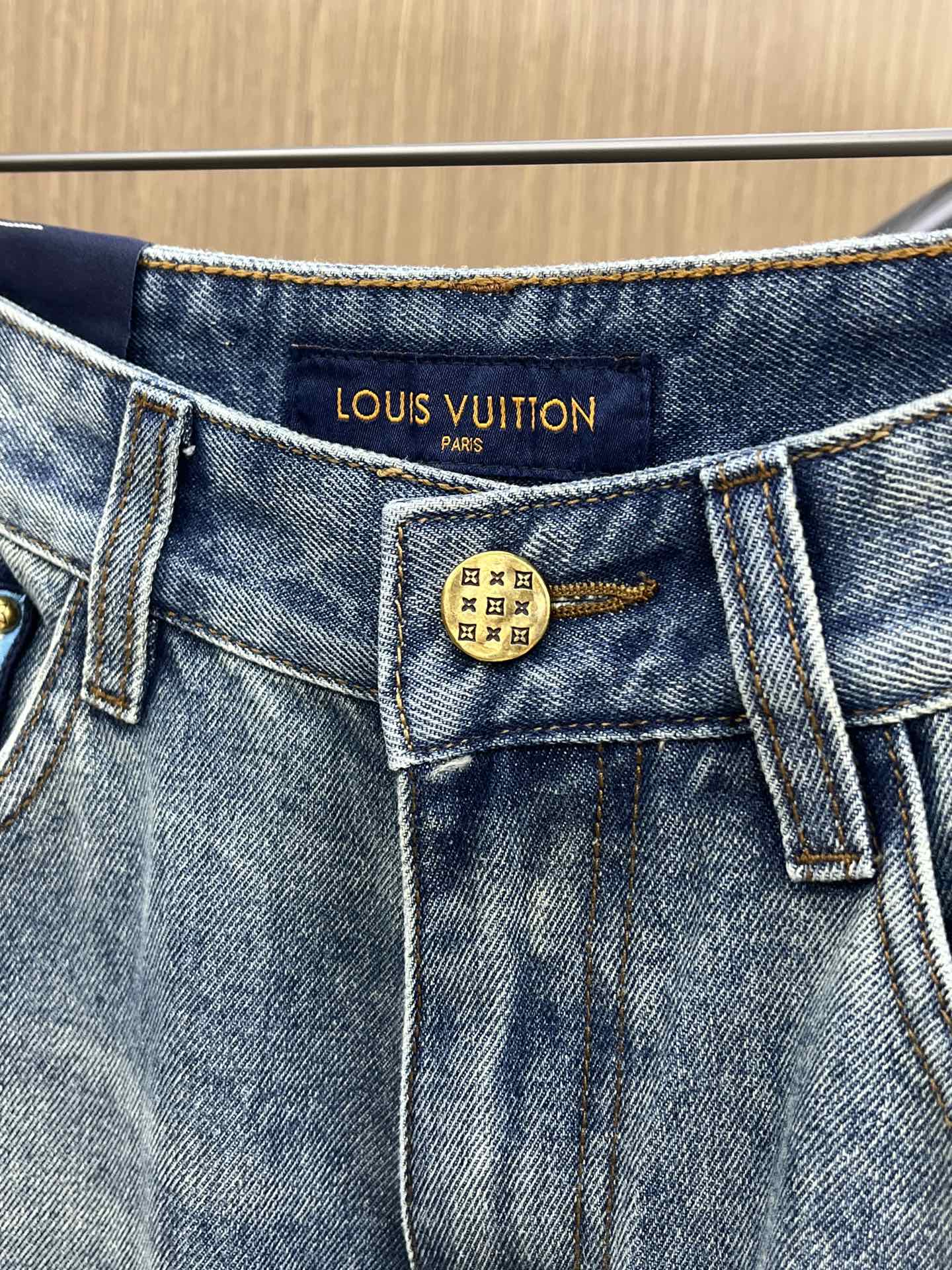 新品 LV 🔥🔥高端定制、2025早春最新款牛仔裤 柜台同步发售 原版定制复刻 客供五金辅料 原单品质 