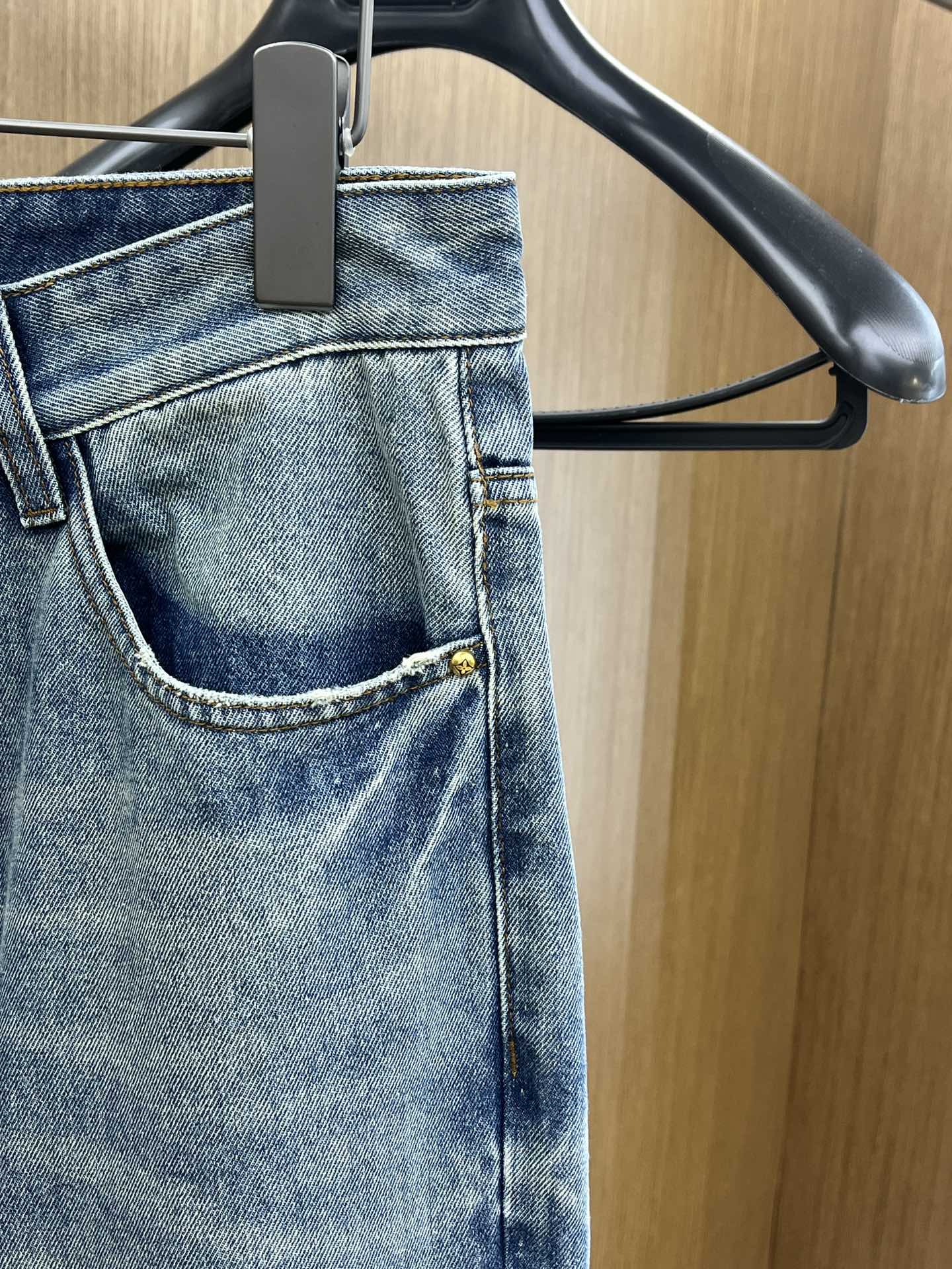 新品 LV 🔥🔥高端定制、2025早春最新款牛仔裤 柜台同步发售 原版定制复刻 客供五金辅料 原单品质 