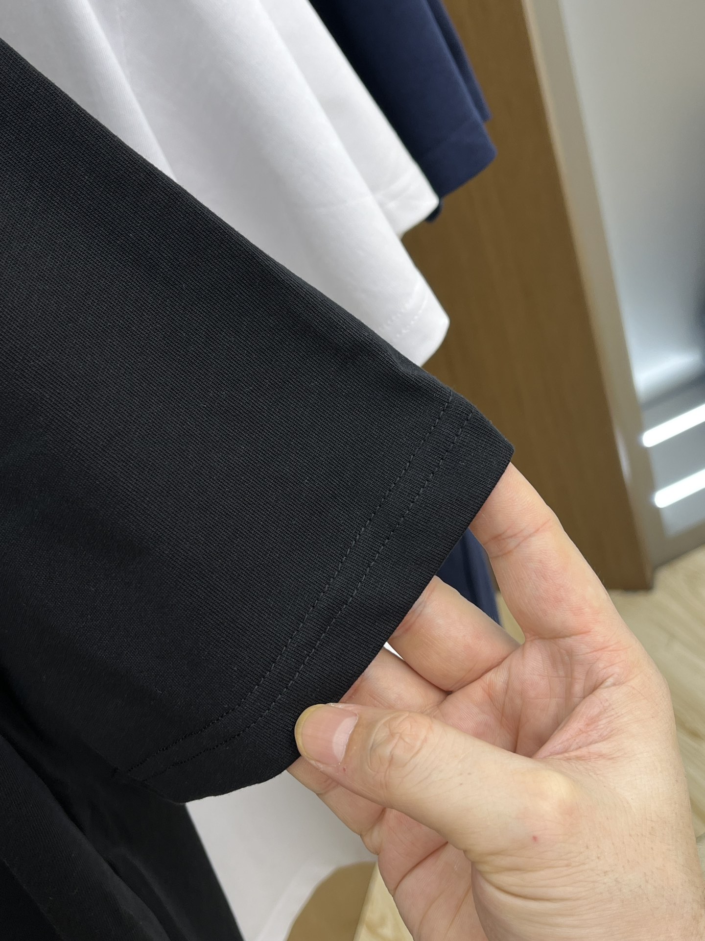 新品 Lv 🔥🔥春夏新款男女同款👫短袖圆领T恤，极具个性高级风，标志logo印花工艺设计！定制纯棉面料！