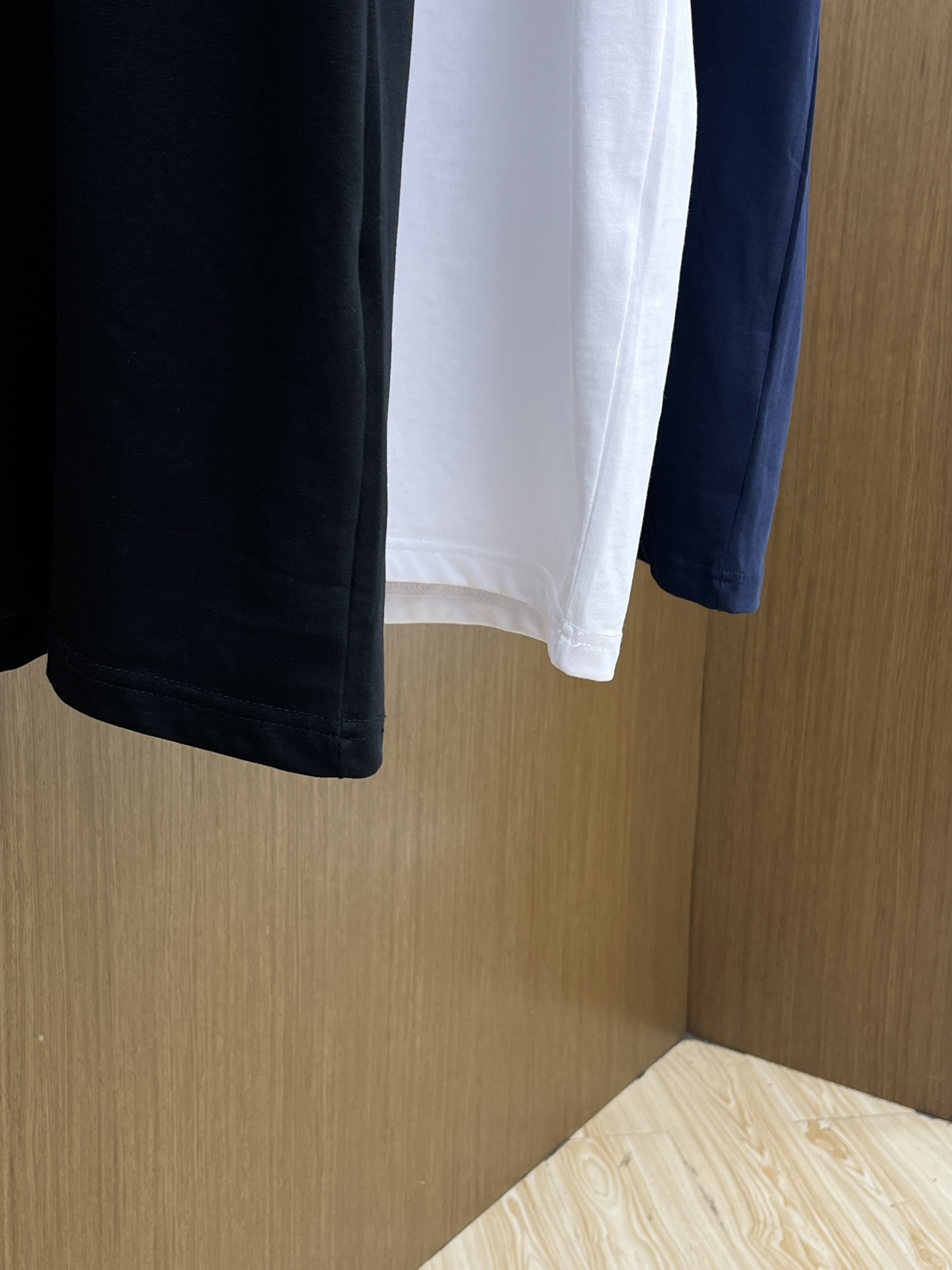 新品 Lv 🔥🔥春夏新款男女同款👫短袖圆领T恤，极具个性高级风，标志logo印花工艺设计！定制纯棉面料！