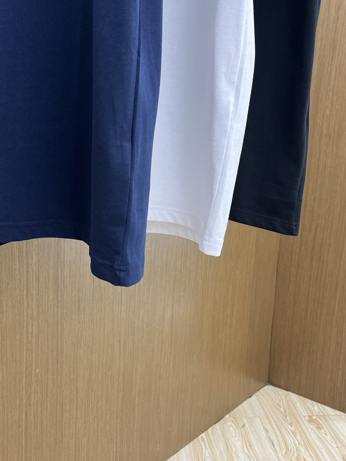 新品 LV 🔥🔥春夏新款男女同款👫短袖圆领T恤，极具个性高级风，标志logo印花工艺设计！定制纯棉面料！