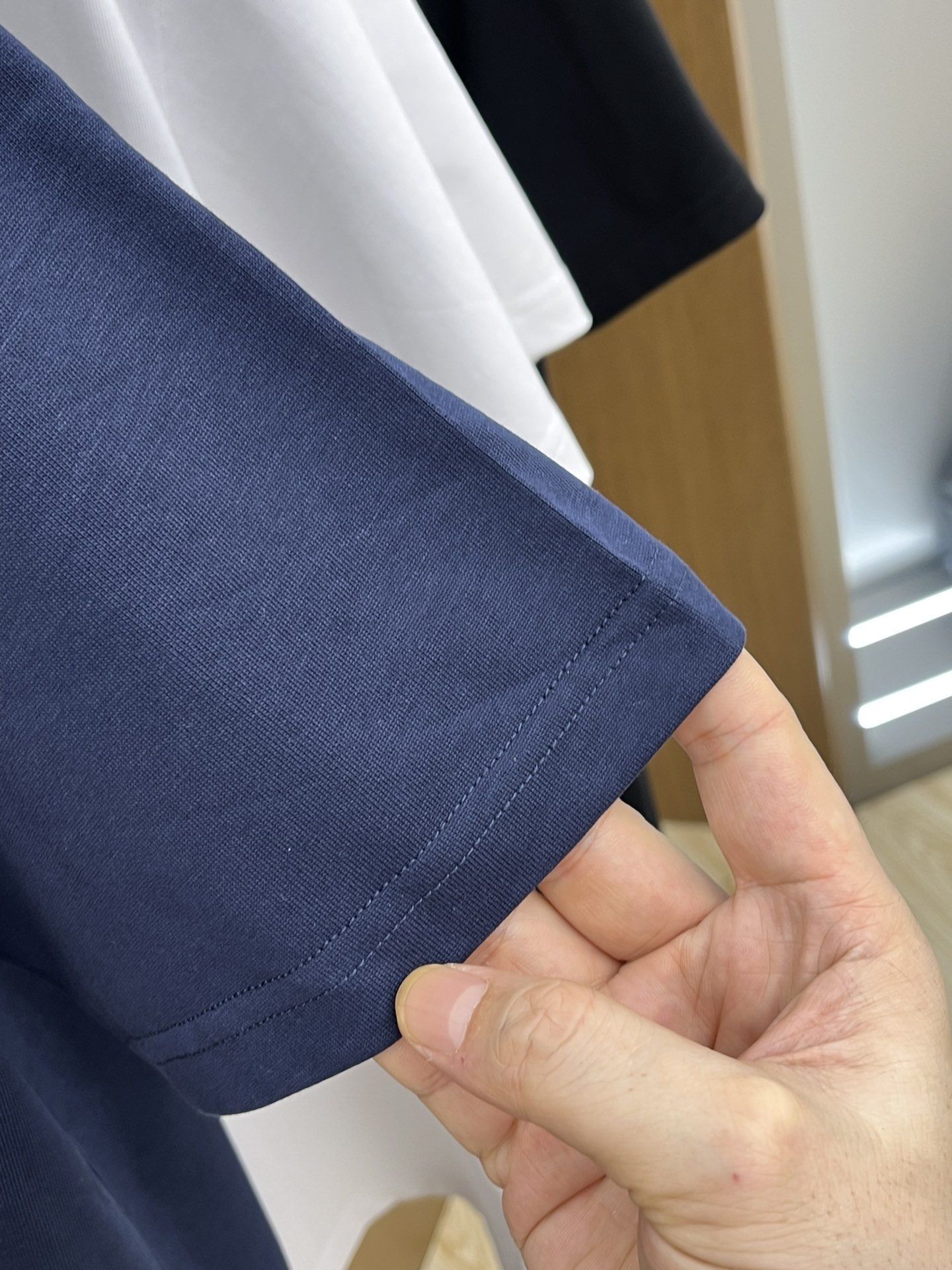 新品 LV 🔥🔥春夏新款男女同款👫短袖圆领T恤，极具个性高级风，标志logo印花工艺设计！定制纯棉面料！