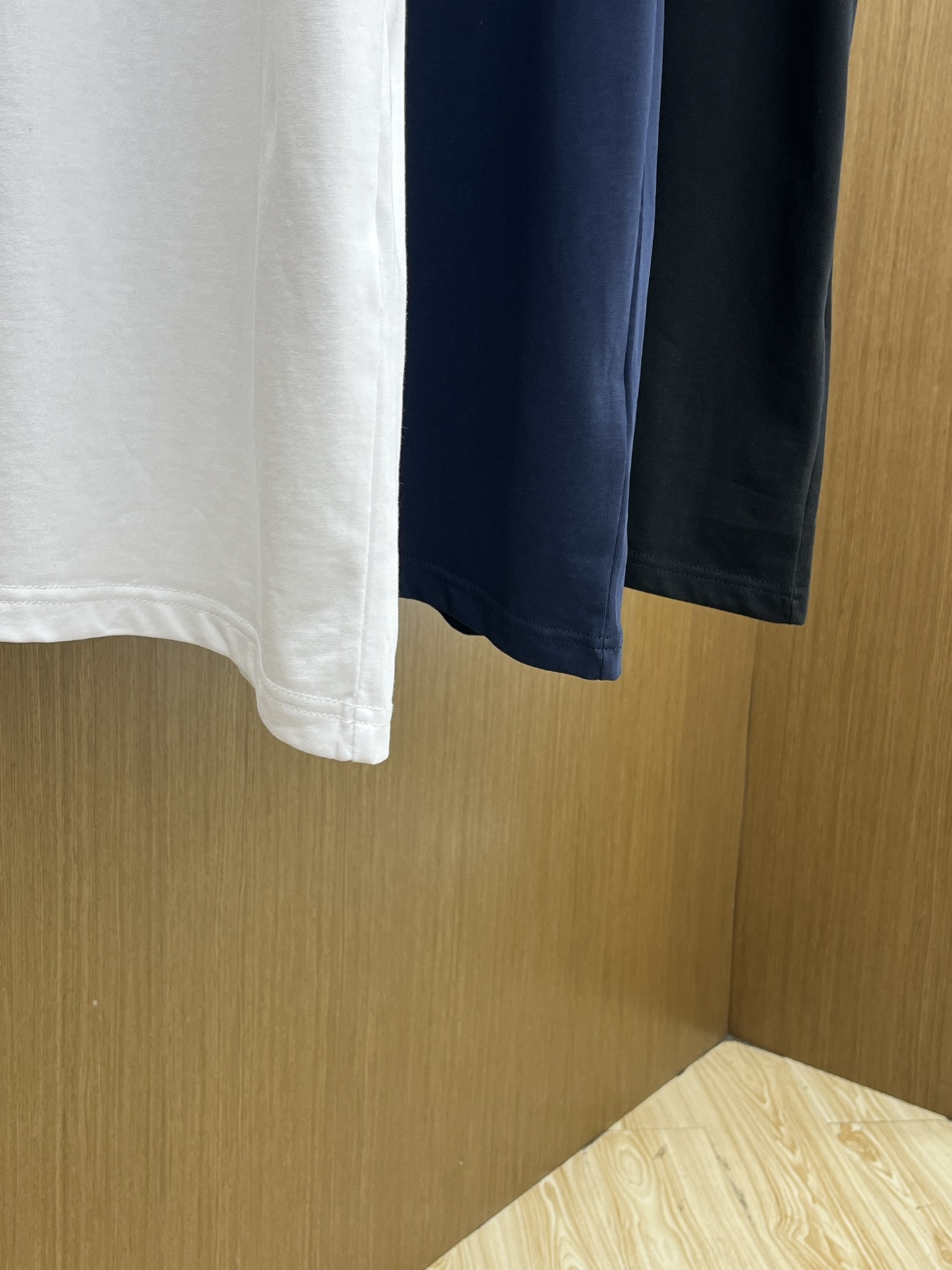 新品 LV 🔥🔥春夏新款男女同款👫短袖圆领T恤，极具个性高级风，标志logo印花工艺设计！定制纯棉面料！