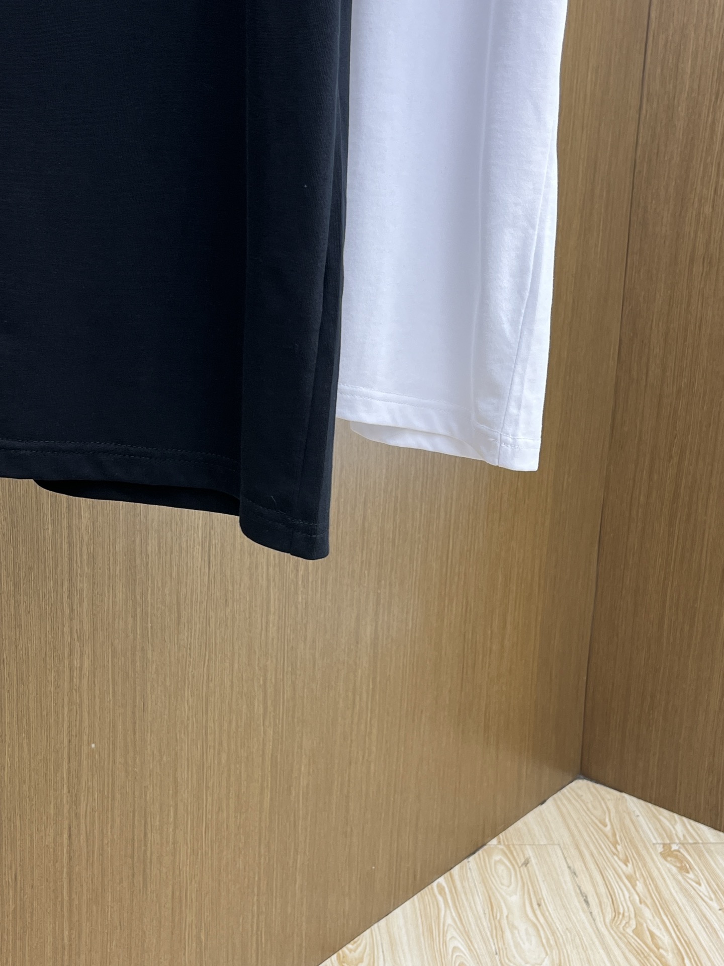 新品 VW 🔥🔥春夏新款男女同款👫短袖圆领T恤，极具个性高级风，标志logo印花工艺设计！定制纯棉面料！