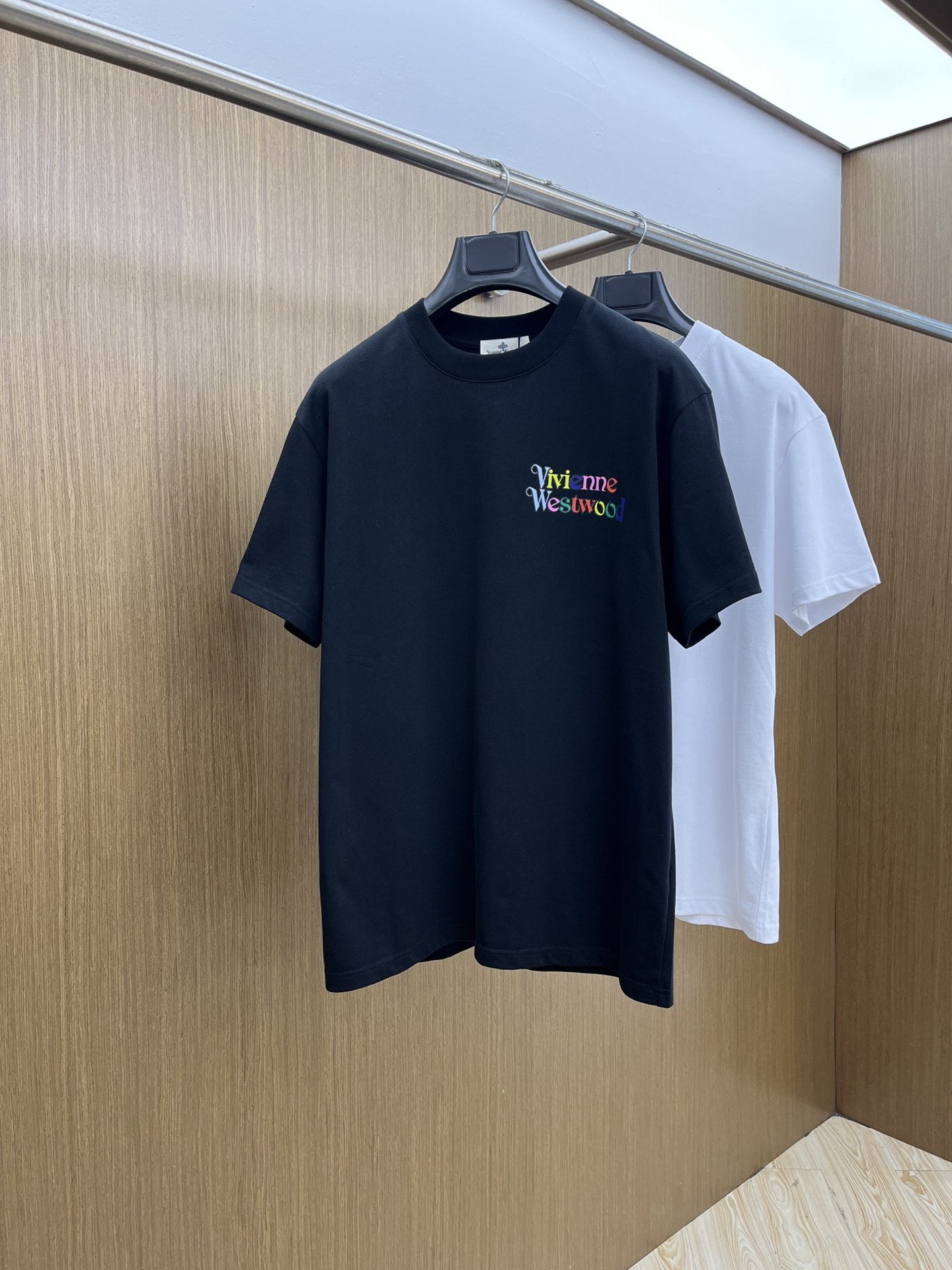 新品 VW 🔥🔥春夏新款男女同款👫短袖圆领T恤，极具个性高级风，标志logo印花工艺设计！定制纯棉面料！