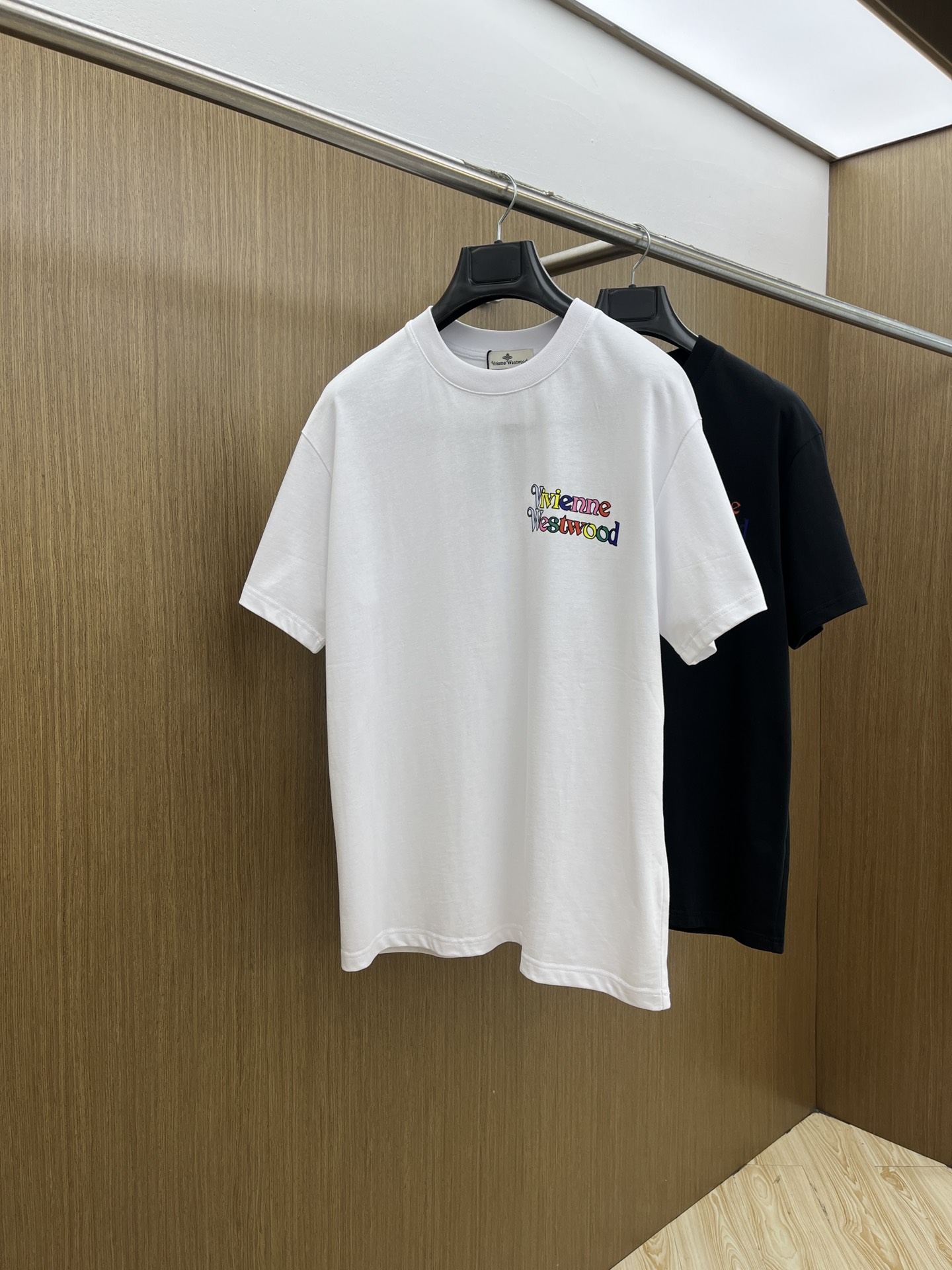 新品 VW 🔥🔥春夏新款男女同款👫短袖圆领T恤，极具个性高级风，标志logo印花工艺设计！定制纯棉面料！