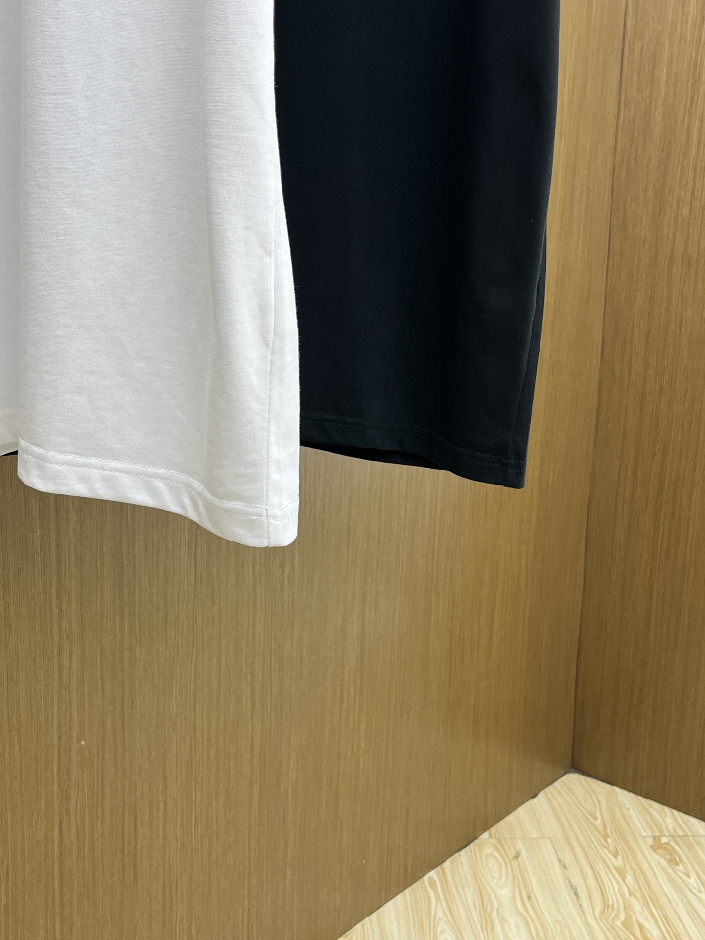 新品 VW 🔥🔥春夏新款男女同款👫短袖圆领T恤，极具个性高级风，标志logo印花工艺设计！定制纯棉面料！