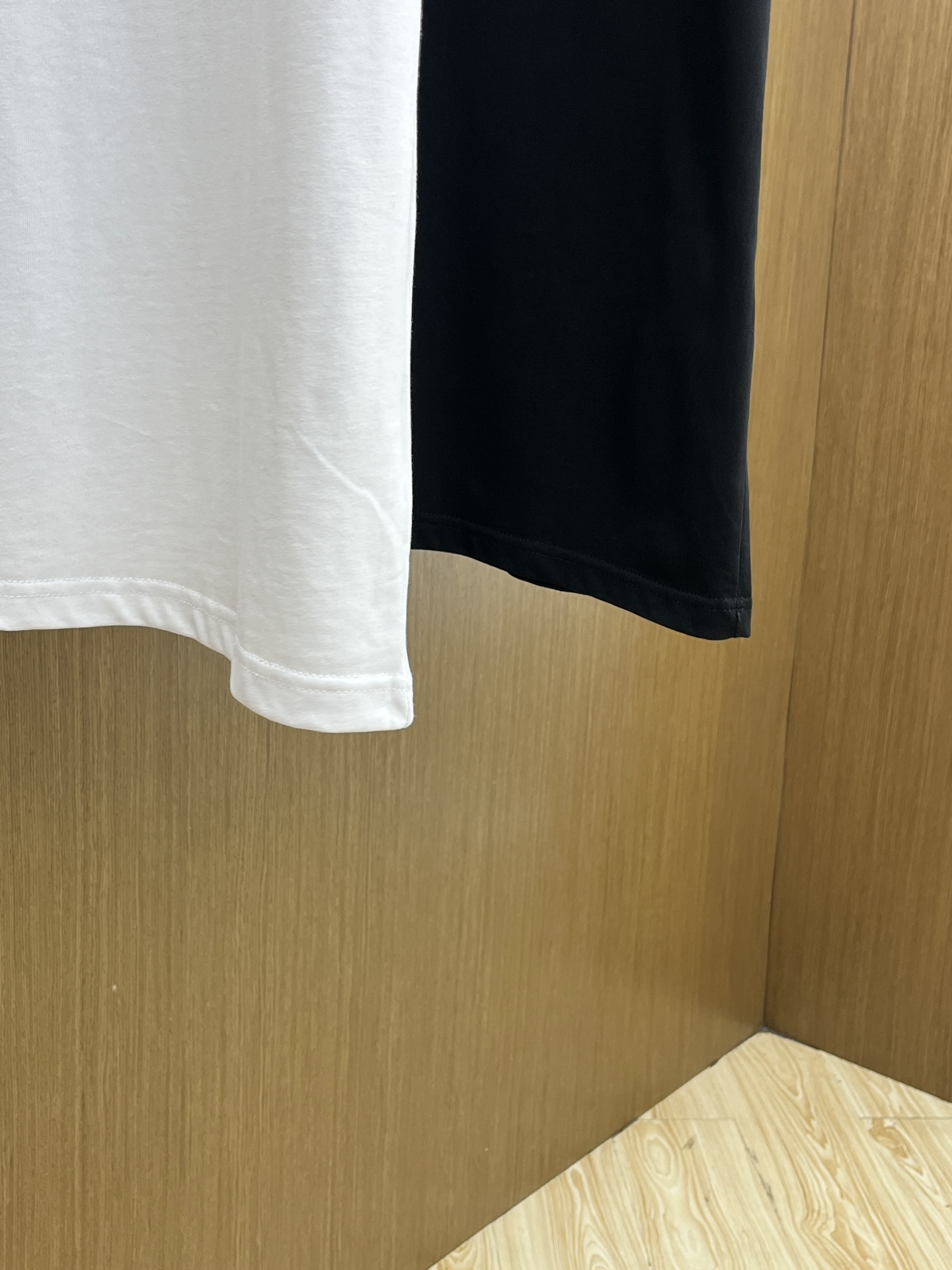 新品 LOE 🔥🔥春夏新款男女同款👫短袖圆领T恤，极具个性高级风，标志logo印花工艺设计！定制纯棉面料