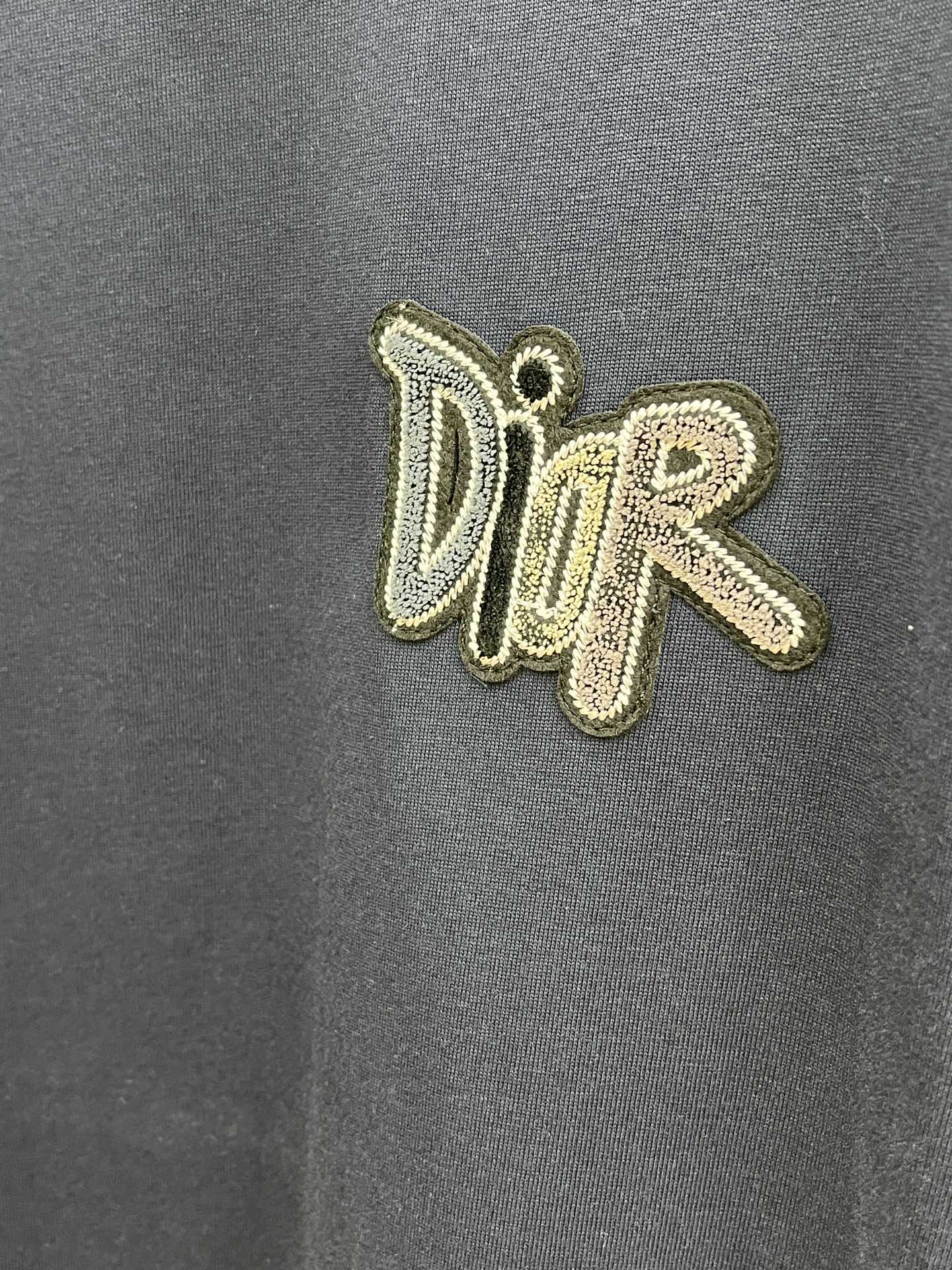 新品 CD 🔥🔥春夏新款男女同款👫短袖圆领T恤，极具个性高级风，标志logo印花工艺设计！定制纯棉面料！