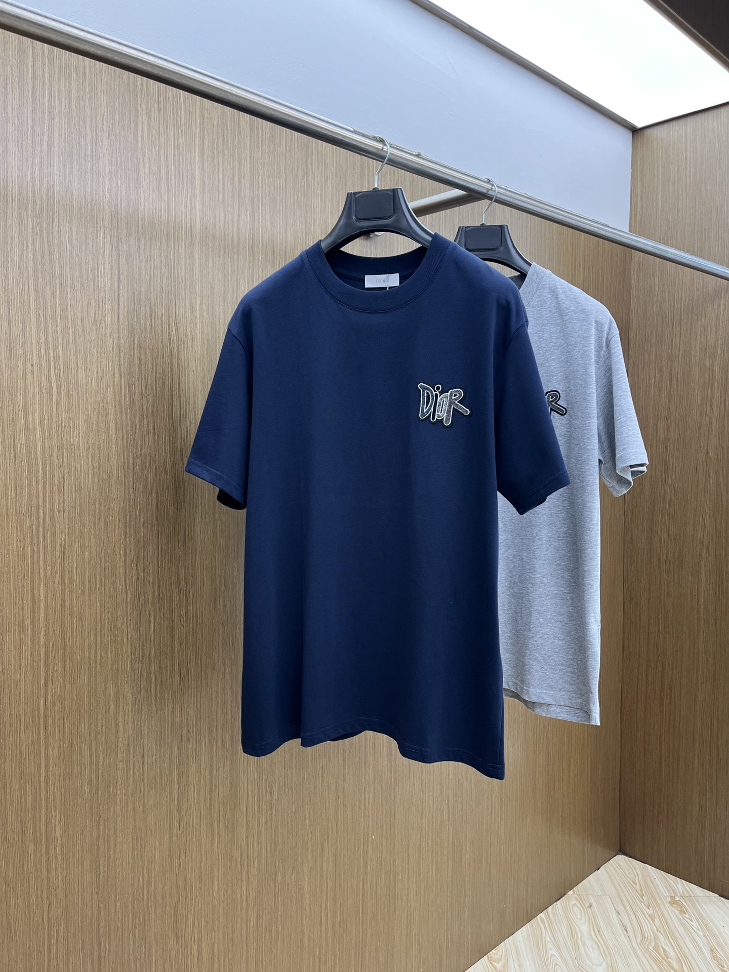 新品 CD 🔥🔥春夏新款男女同款👫短袖圆领T恤，极具个性高级风，标志logo印花工艺设计！定制纯棉面料！