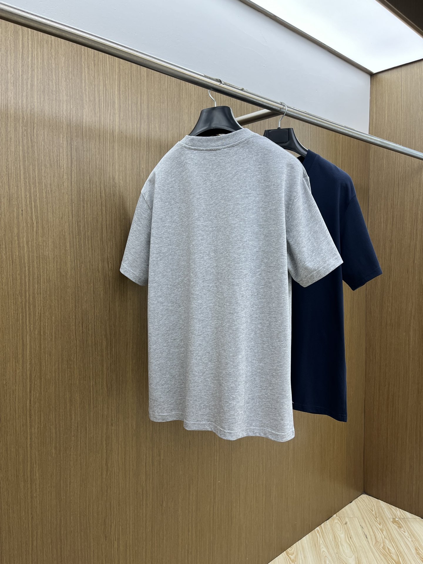 新品 CD 🔥🔥春夏新款男女同款👫短袖圆领T恤，极具个性高级风，标志logo印花工艺设计！定制纯棉面料！