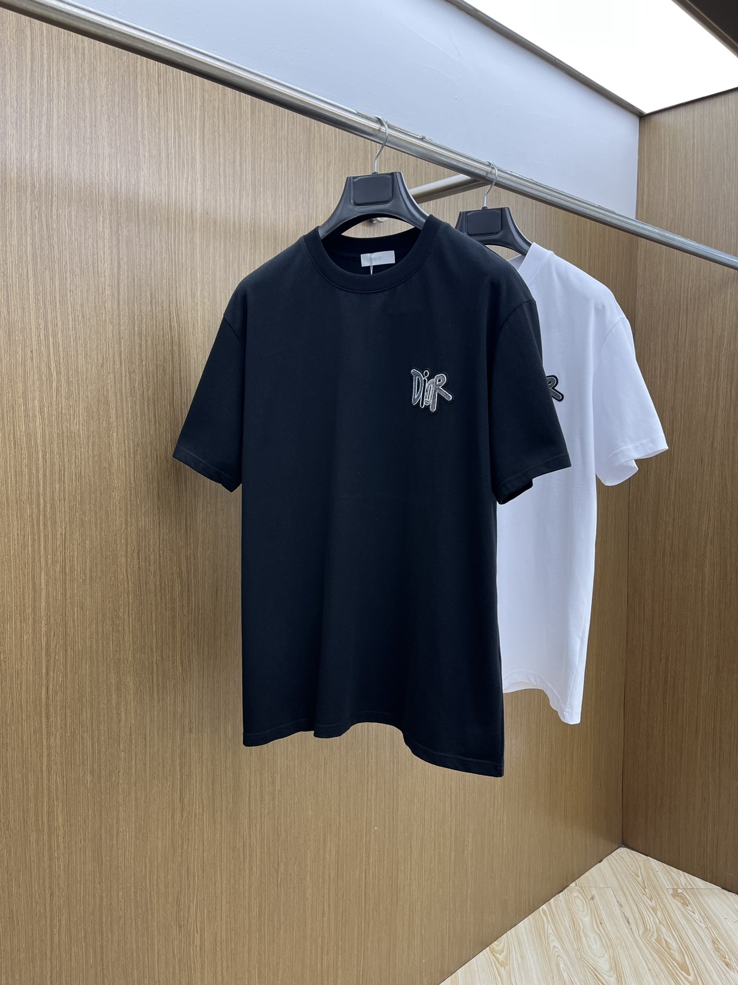 新品 CD 🔥🔥春夏新款男女同款👫短袖圆领T恤，极具个性高级风，标志logo印花工艺设计！定制纯棉面料！