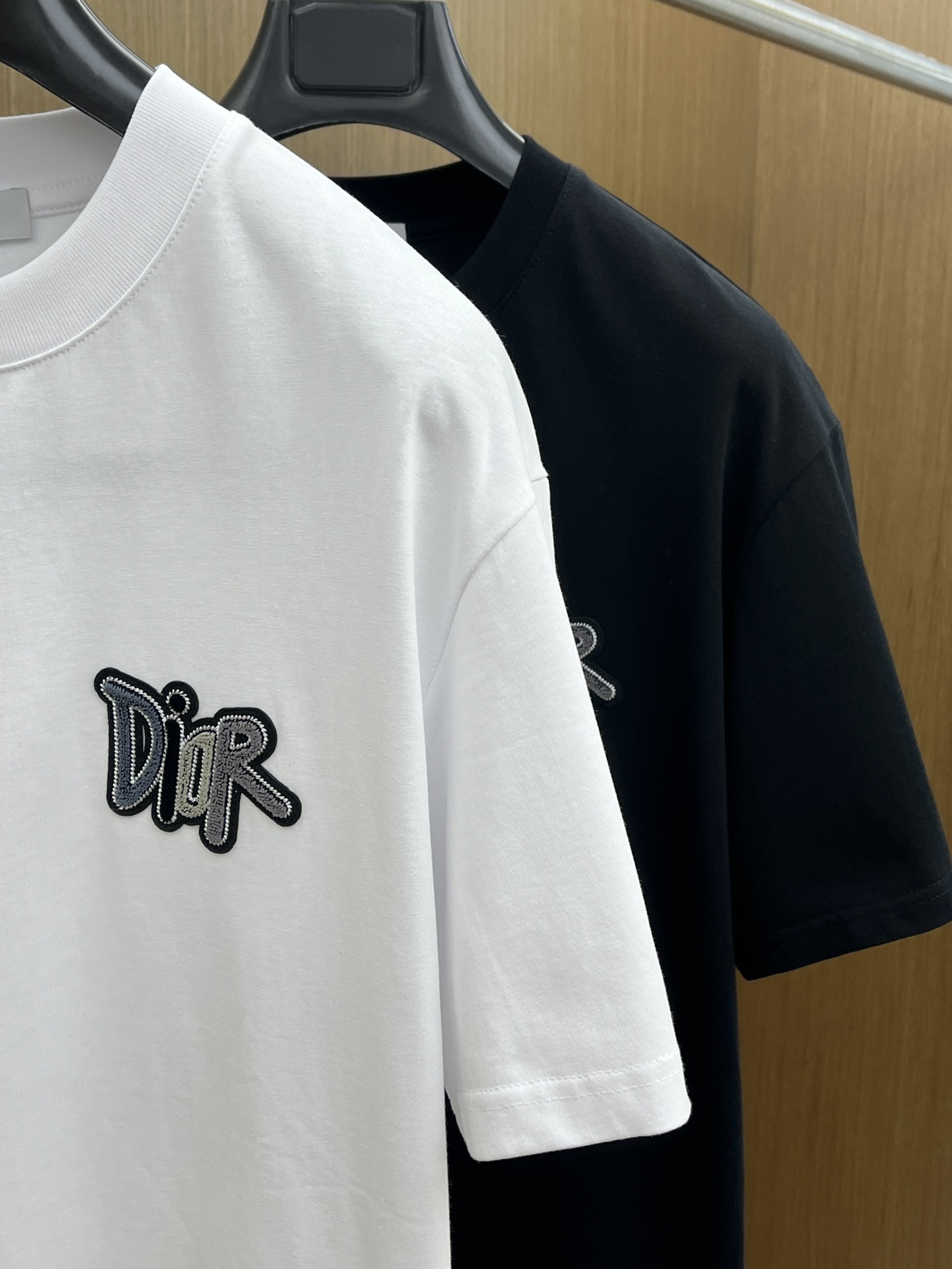 新品 CD 🔥🔥春夏新款男女同款👫短袖圆领T恤，极具个性高级风，标志logo印花工艺设计！定制纯棉面料！