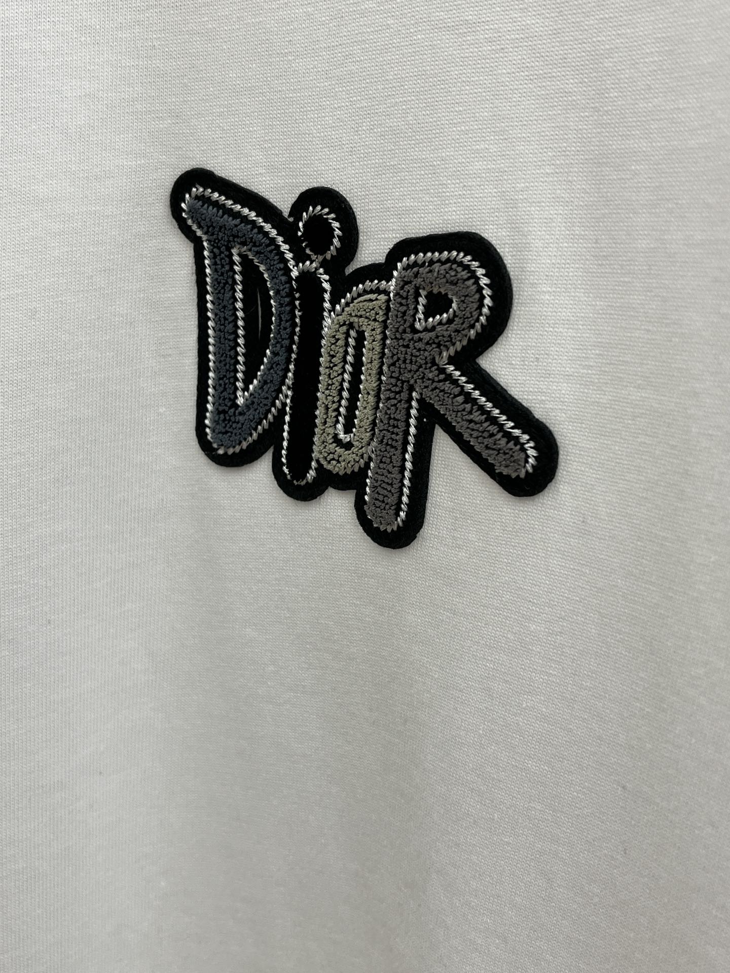 新品 CD 🔥🔥春夏新款男女同款👫短袖圆领T恤，极具个性高级风，标志logo印花工艺设计！定制纯棉面料！