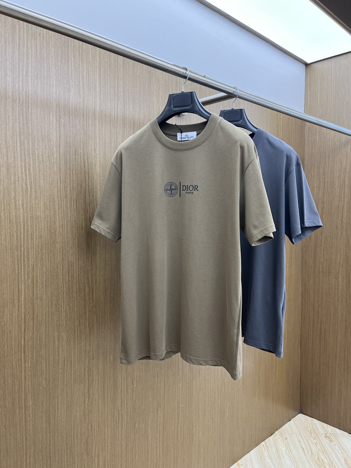 新品 CD 🔥🔥春夏新款男女同款👫短袖圆领T恤，极具个性高级风，标志logo印花工艺设计！定制纯棉面料！