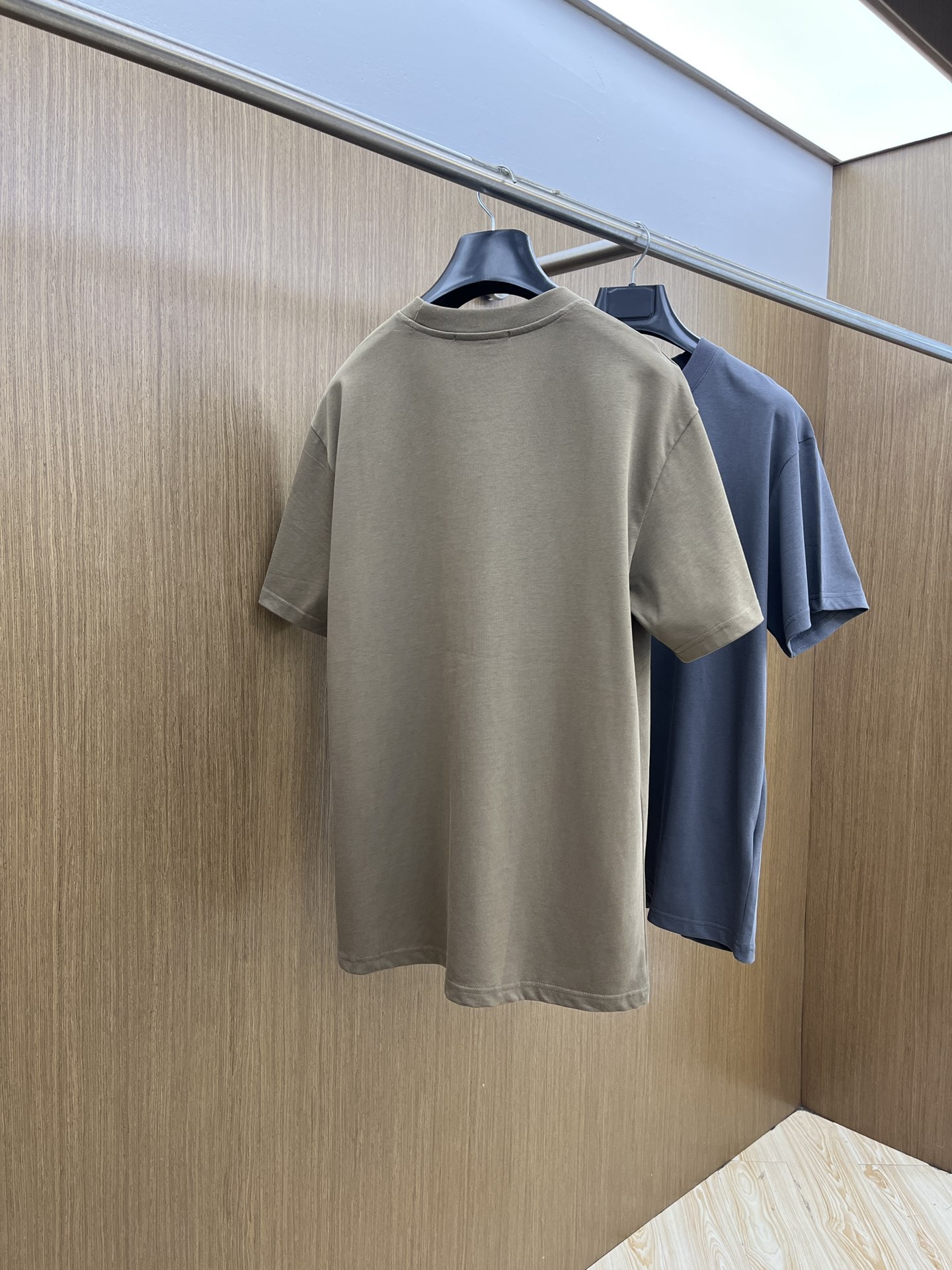 新品 CD 🔥🔥春夏新款男女同款👫短袖圆领T恤，极具个性高级风，标志logo印花工艺设计！定制纯棉面料！