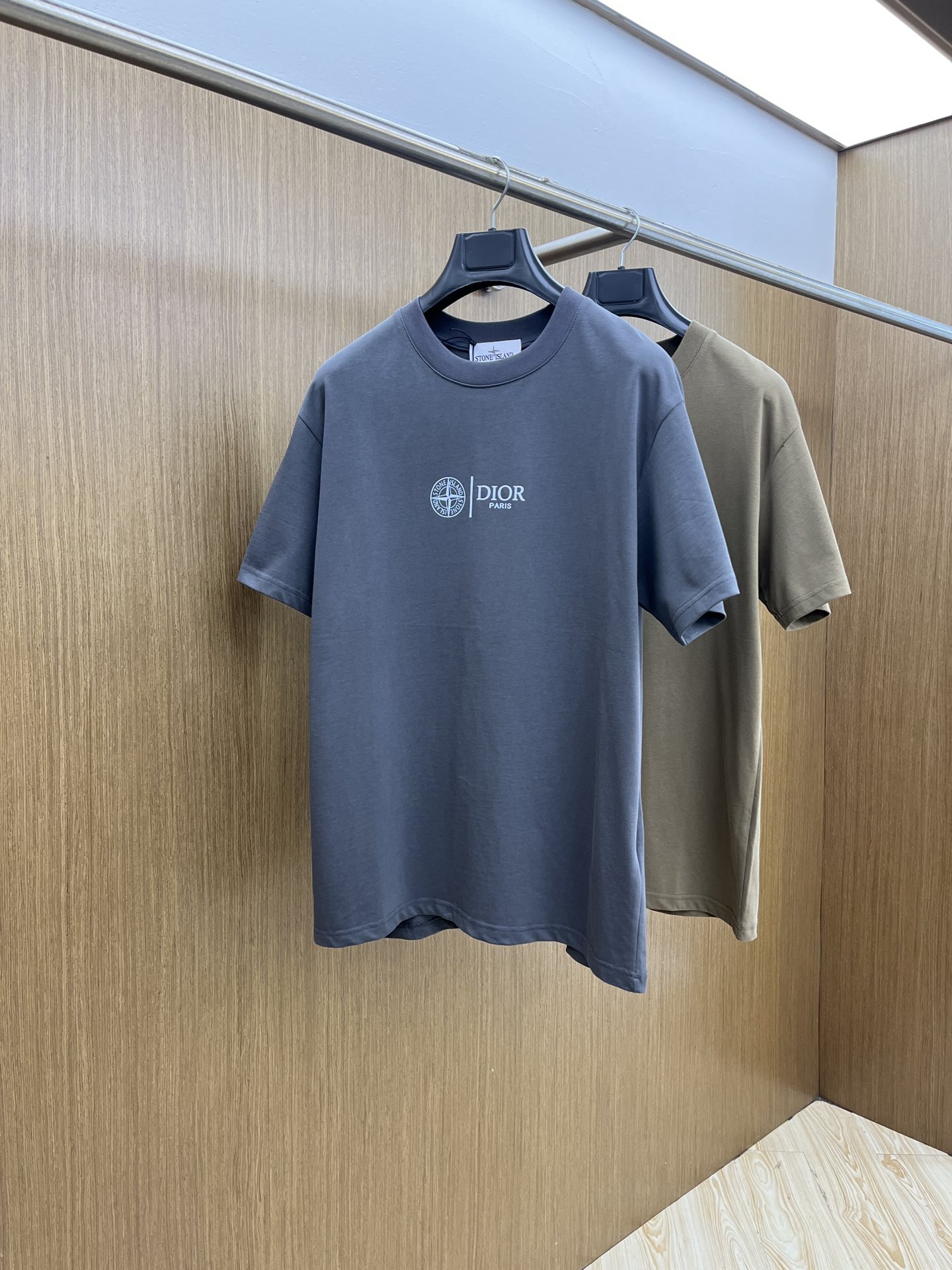 新品 CD 🔥🔥春夏新款男女同款👫短袖圆领T恤，极具个性高级风，标志logo印花工艺设计！定制纯棉面料！