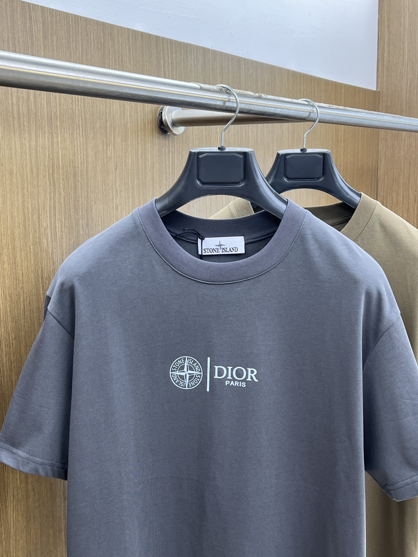 新品 CD 🔥🔥春夏新款男女同款👫短袖圆领T恤，极具个性高级风，标志logo印花工艺设计！定制纯棉面料！