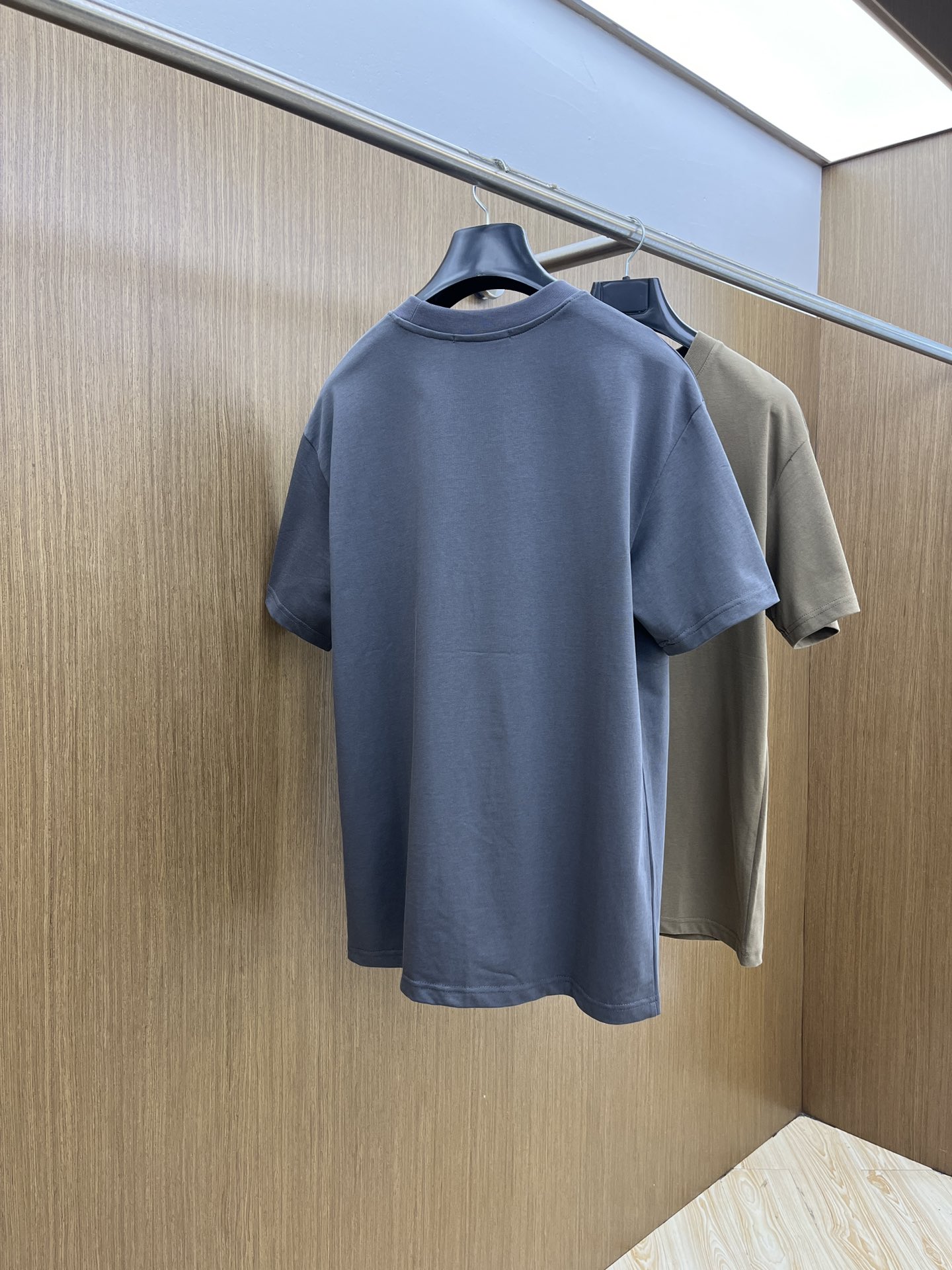 新品 CD 🔥🔥春夏新款男女同款👫短袖圆领T恤，极具个性高级风，标志logo印花工艺设计！定制纯棉面料！