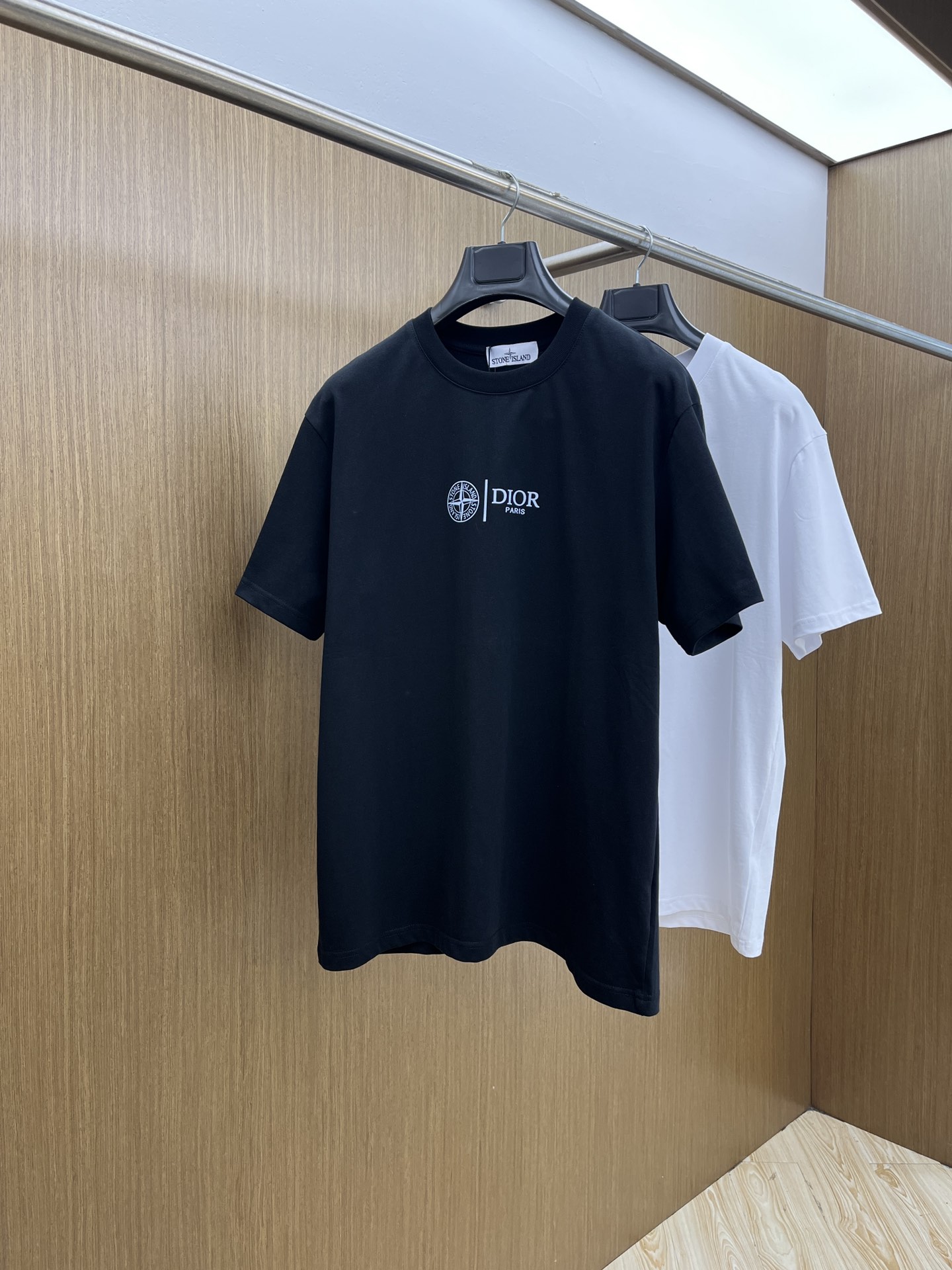 新品 CD 🔥🔥春夏新款男女同款👫短袖圆领T恤，极具个性高级风，标志logo印花工艺设计！定制纯棉面料！