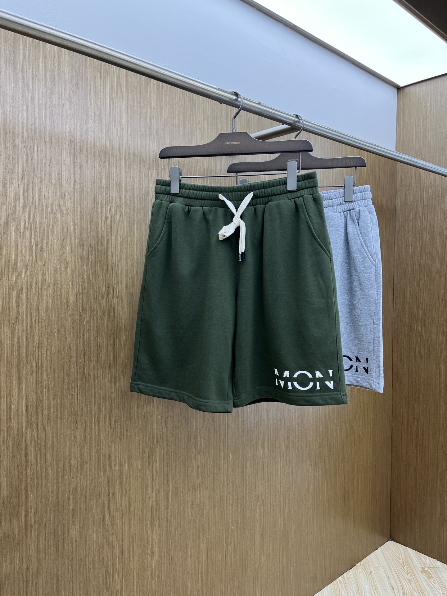 新品 Mon 🔥🔥新款休闲短裤～定制卫衣毛圈棉面料，柔软舒适亲肤感极佳，吸汗透气！品牌标志性刺绣LOGO