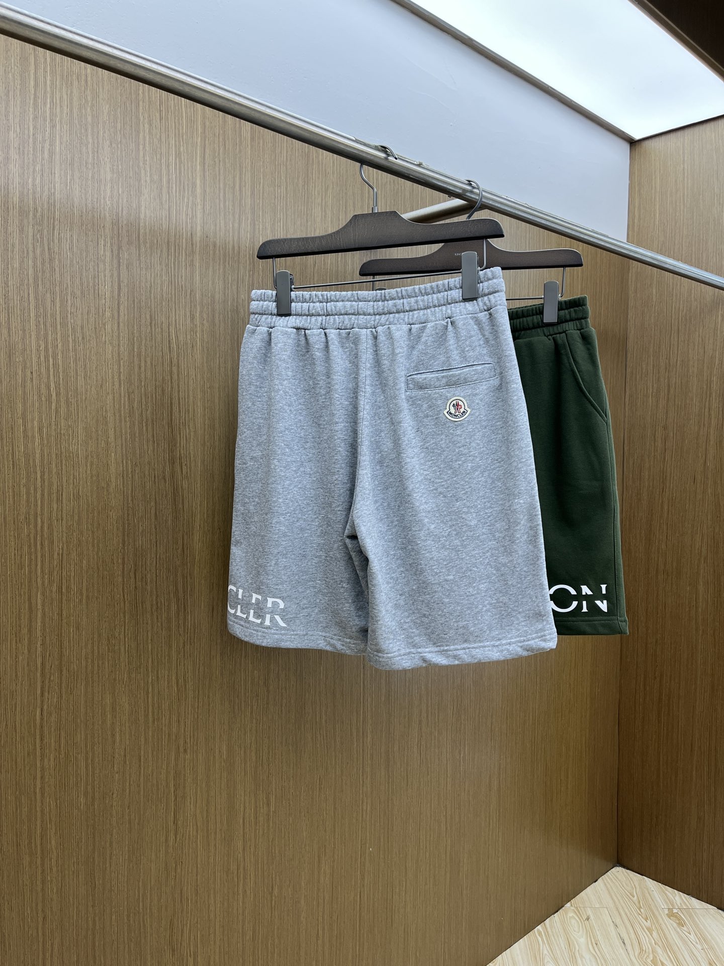 新品 Mon 🔥🔥新款休闲短裤～定制卫衣毛圈棉面料，柔软舒适亲肤感极佳，吸汗透气！品牌标志性刺绣LOGO