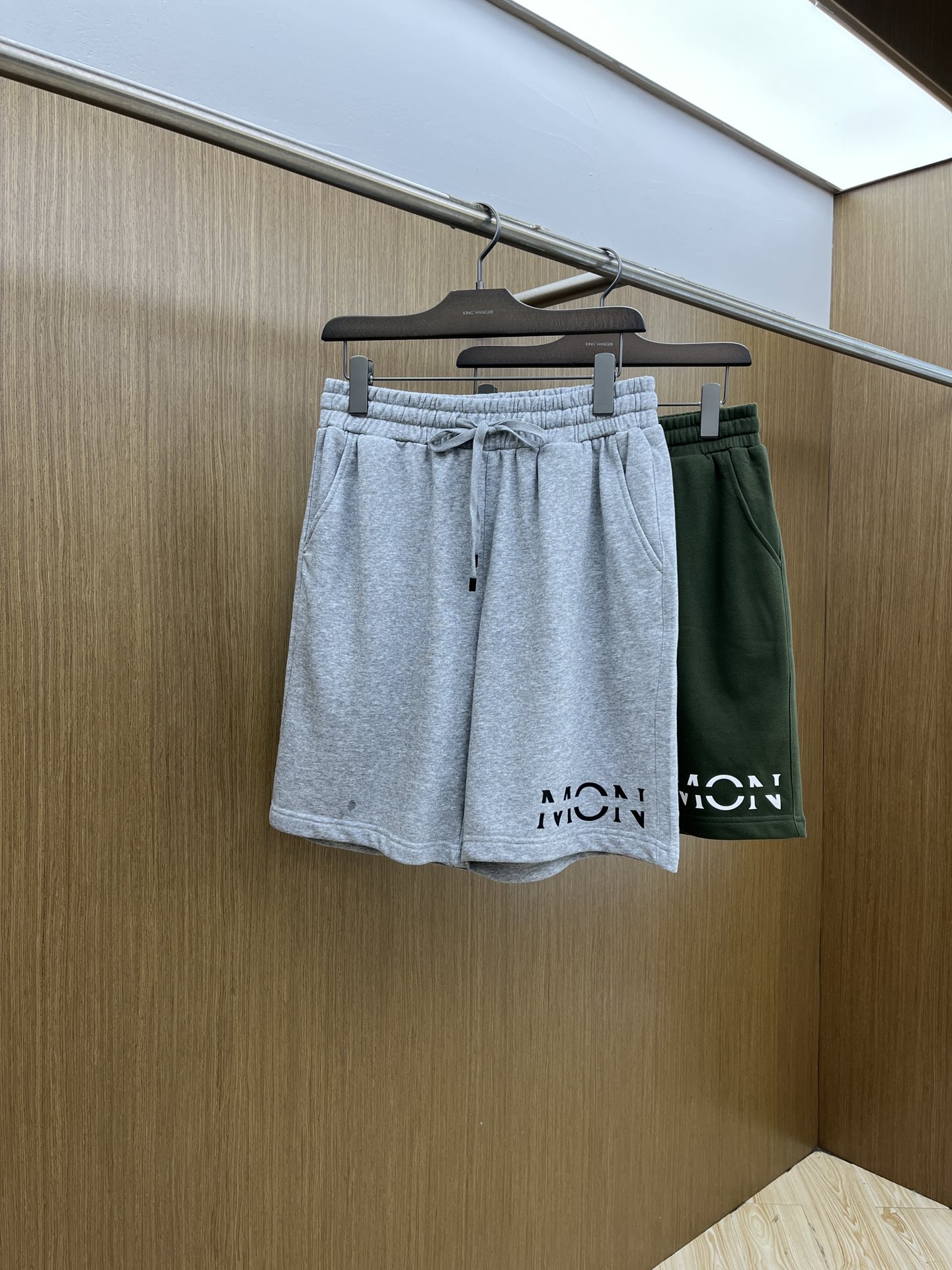 新品 Mon 🔥🔥新款休闲短裤～定制卫衣毛圈棉面料，柔软舒适亲肤感极佳，吸汗透气！品牌标志性刺绣LOGO