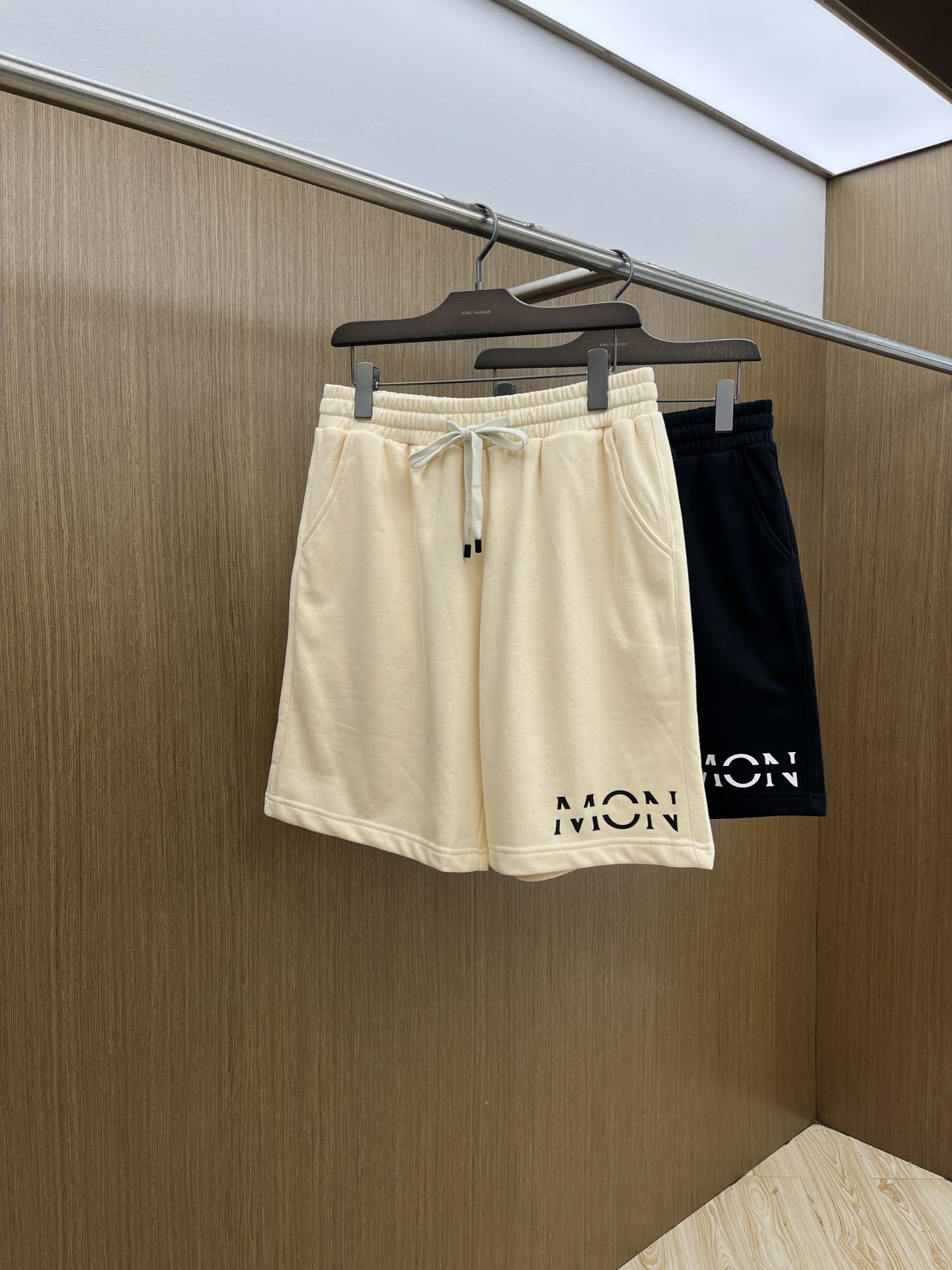 新品 Mon 🔥🔥新款休闲短裤～定制卫衣毛圈棉面料，柔软舒适亲肤感极佳，吸汗透气！品牌标志性刺绣LOGO