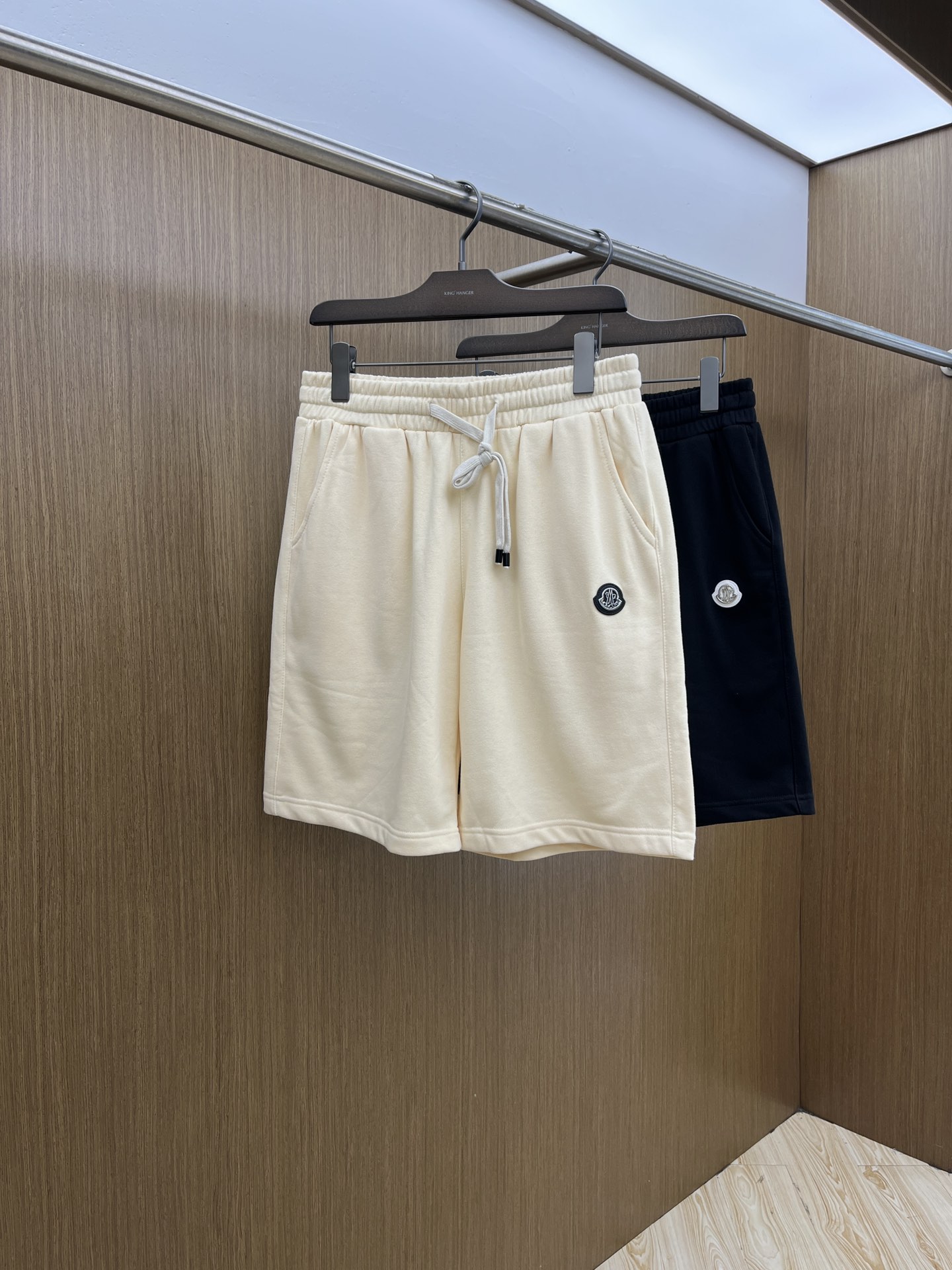 NO:455948,New product Mon new casual shorts ~ Customized sweatshirt wool cotton fabric, soft, comfortable and skin-friendly, and has excellent sweat-absorbing and breathable!  The brand’s iconic embroidery LOGO, simple and casual styles create a fashionable item that is both casual and personal, atmospheric and versatile, and must-have when you go out!  !  The same style for men and women!  !  Fzg three standards are complete!  !  Color Picture Color Size S M L XL XXL (please report height and weight by ordering!), hoodie, sweatshirts, shorts, alexander wang19860909新品 Mon 新款休闲短裤～定制卫衣毛圈棉面料,柔软舒适亲肤感极佳,吸汗透气！品牌标志性刺绣LOGO,简约休闲款式打造休闲与个性兼备的时髦单品,大气且百搭,出街必备！！男女同款！！fzg三标齐全！！ 颜色图片色 尺码S M L XL XXL（下单请报身高体重！）,,hoodie,sweatshirts,shorts,alexander wang,Men's clothing