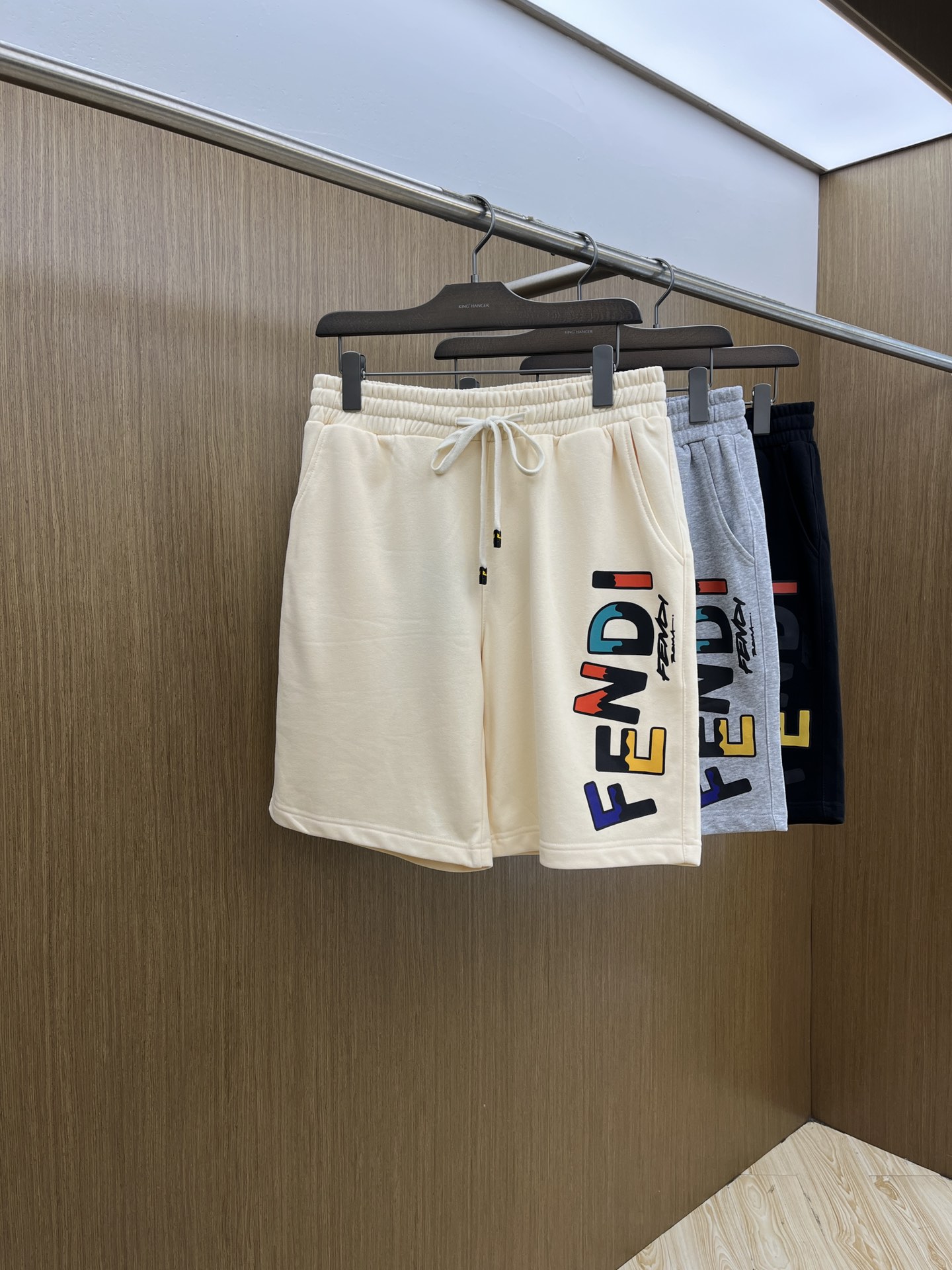 NO:456798,New FD new casual shorts~customized sweatshirt wool cotton fabric, soft, comfortable and skin-friendly, and has excellent sweat-absorbing and breathable!  The brand’s iconic embroidery LOGO, simple and casual styles create a fashionable item that is both casual and personal, atmospheric and versatile, and must-have when you go out!  !  The same style for men and women!  !  Fzg three standards are complete!  !  Color Picture Color Size S M L XL XXL (please report height and weight by ordering!), hoodie, sweatshirts, shorts, alexander wang19860909新品 FD 新款休闲短裤～定制卫衣毛圈棉面料,柔软舒适亲肤感极佳,吸汗透气！品牌标志性刺绣LOGO,简约休闲款式打造休闲与个性兼备的时髦单品,大气且百搭,出街必备！！男女同款！！fzg三标齐全！！ 颜色图片色 尺码S M L XL XXL（下单请报身高体重！）,,hoodie,sweatshirts,shorts,alexander wang,Men's clothing