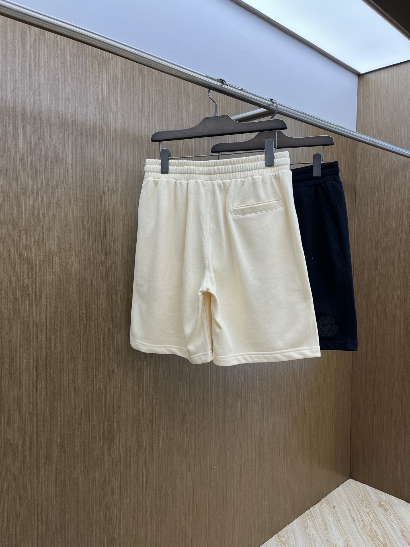 新品 Mon 🔥🔥新款休闲短裤～定制卫衣毛圈棉面料，柔软舒适亲肤感极佳，吸汗透气！品牌标志性刺绣LOGO