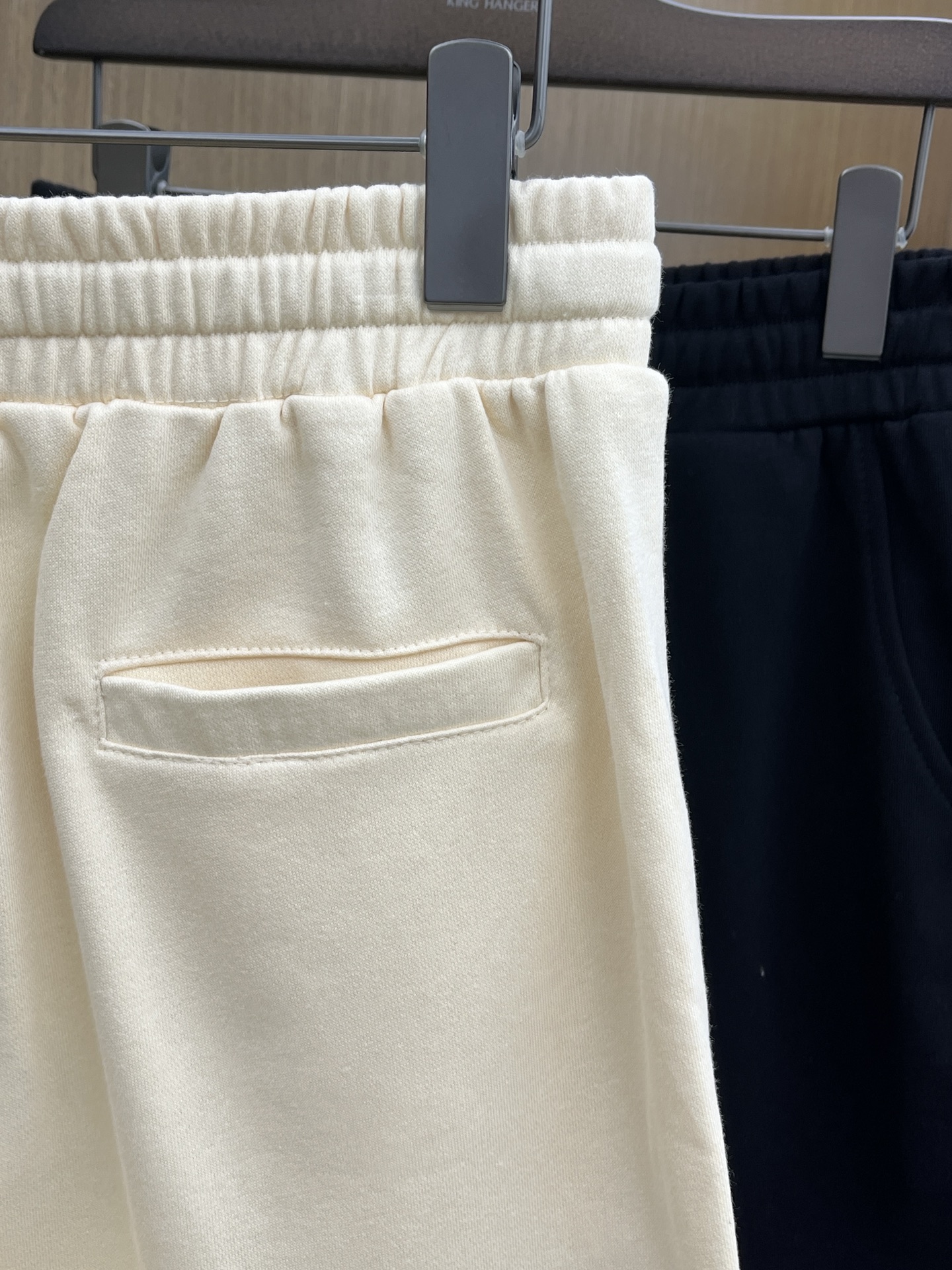 新品 Mon 🔥🔥新款休闲短裤～定制卫衣毛圈棉面料，柔软舒适亲肤感极佳，吸汗透气！品牌标志性刺绣LOGO