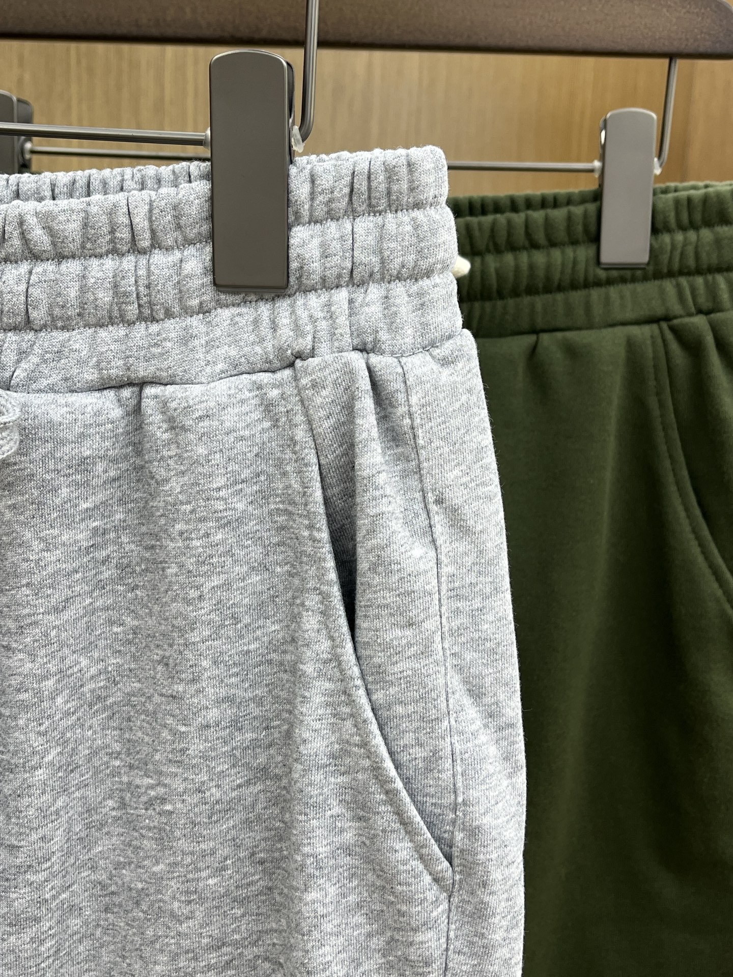 新品 Mon 🔥🔥新款休闲短裤～定制卫衣毛圈棉面料，柔软舒适亲肤感极佳，吸汗透气！品牌标志性刺绣LOGO