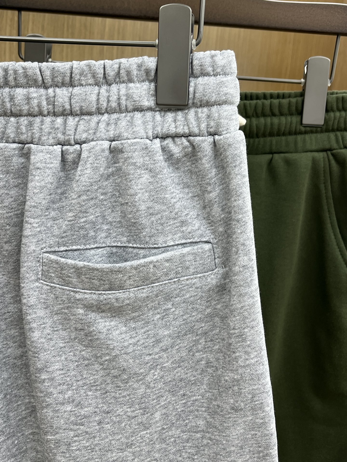 新品 Mon 🔥🔥新款休闲短裤～定制卫衣毛圈棉面料，柔软舒适亲肤感极佳，吸汗透气！品牌标志性刺绣LOGO