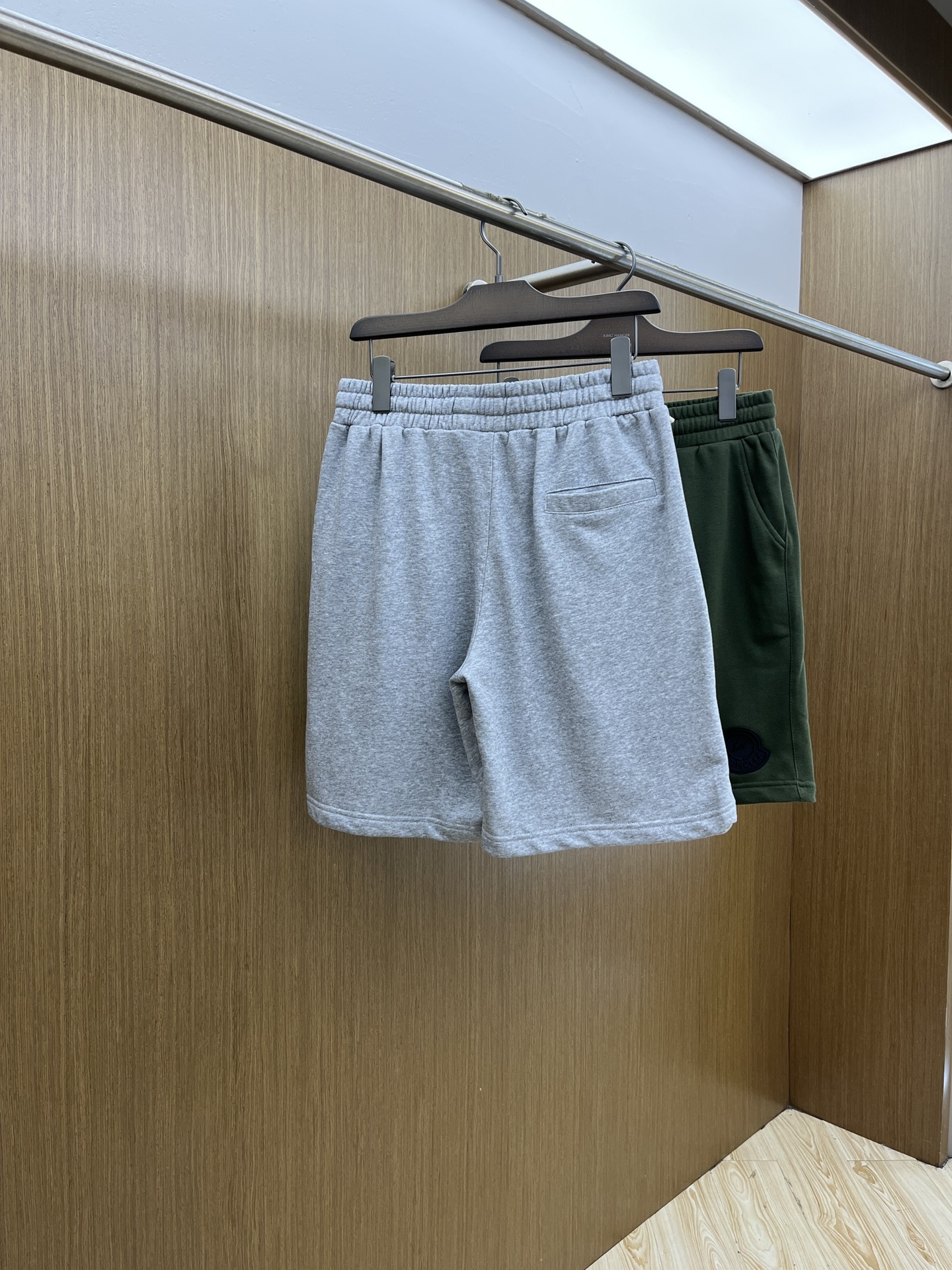 新品 Mon 🔥🔥新款休闲短裤～定制卫衣毛圈棉面料，柔软舒适亲肤感极佳，吸汗透气！品牌标志性刺绣LOGO