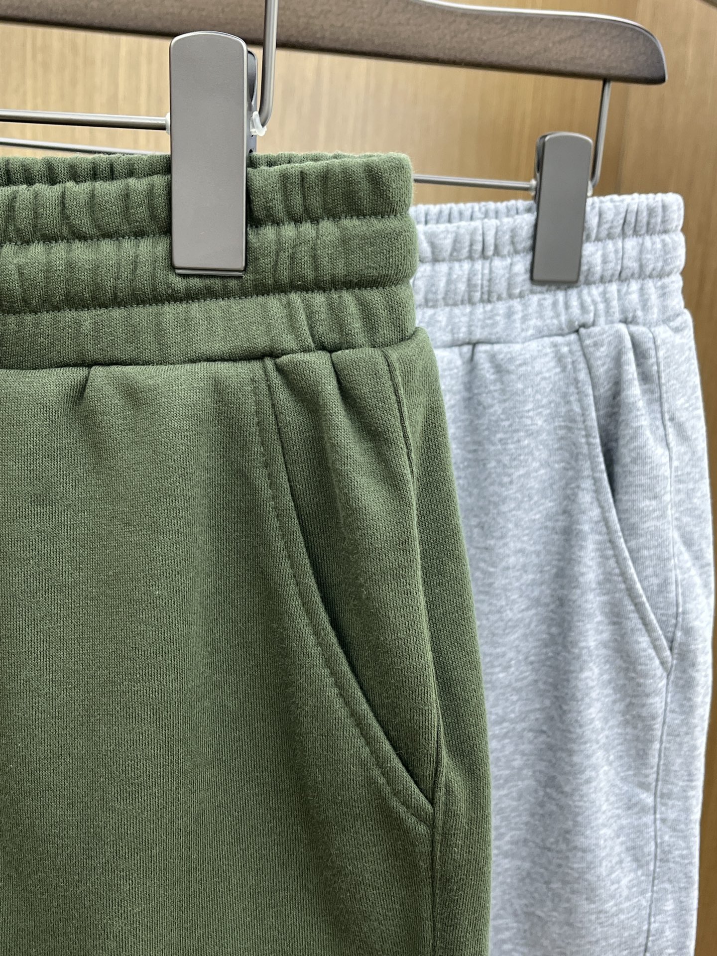 新品 Mon 🔥🔥新款休闲短裤～定制卫衣毛圈棉面料，柔软舒适亲肤感极佳，吸汗透气！品牌标志性刺绣LOGO