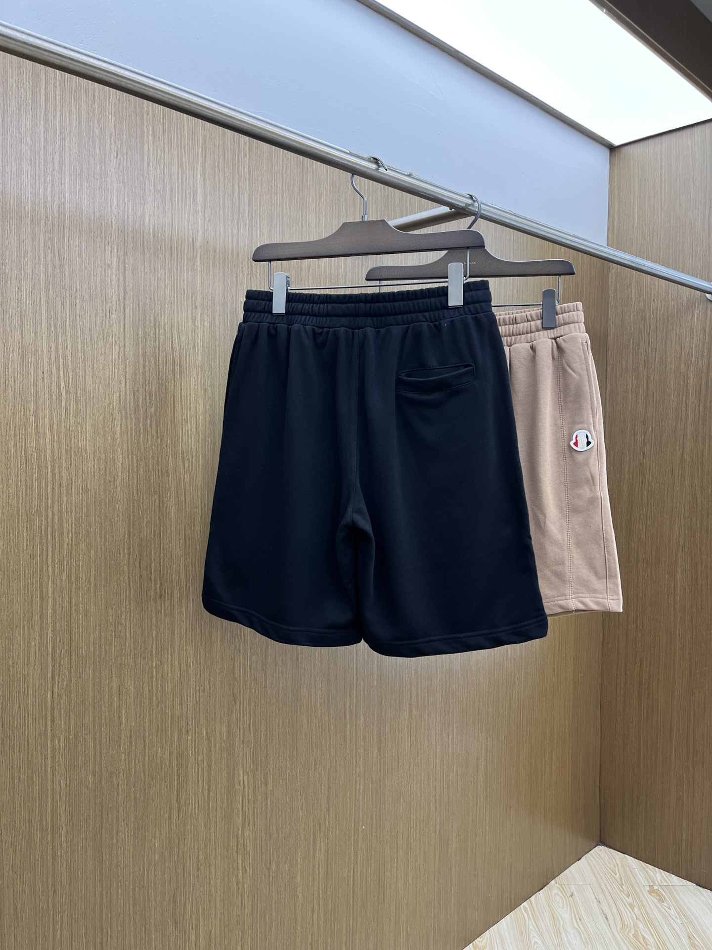 新品 Mon 🔥🔥新款休闲短裤～定制卫衣毛圈棉面料，柔软舒适亲肤感极佳，吸汗透气！品牌标志性刺绣LOGO