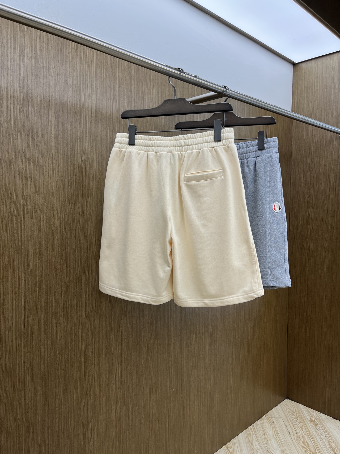 新品 Mon 🔥🔥新款休闲短裤～定制卫衣毛圈棉面料，柔软舒适亲肤感极佳，吸汗透气！品牌标志性刺绣LOGO