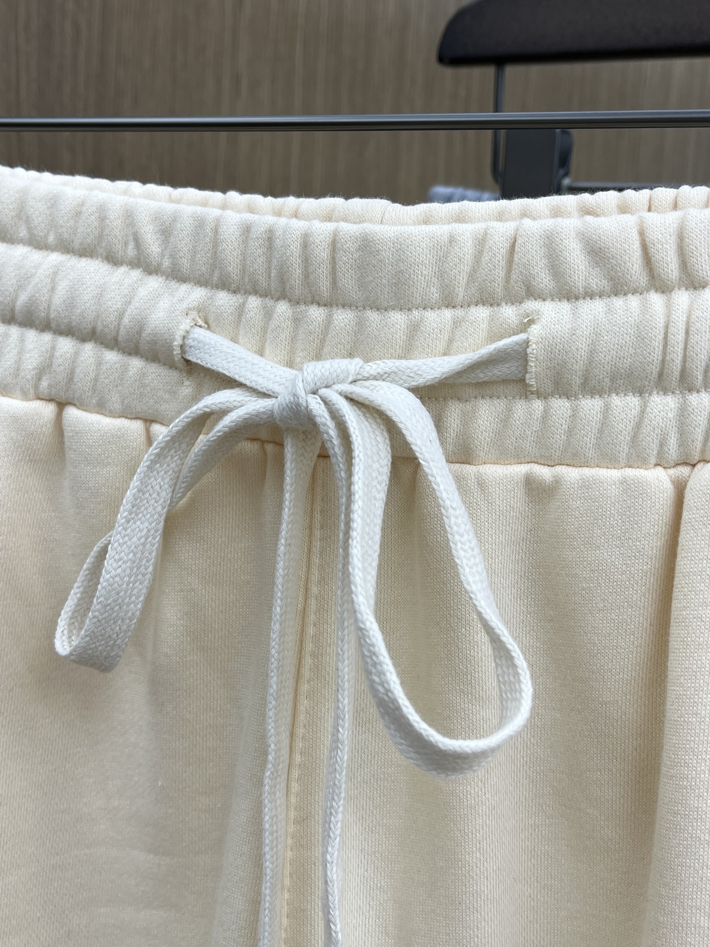 新品 Mon 🔥🔥新款休闲短裤～定制卫衣毛圈棉面料，柔软舒适亲肤感极佳，吸汗透气！品牌标志性刺绣LOGO